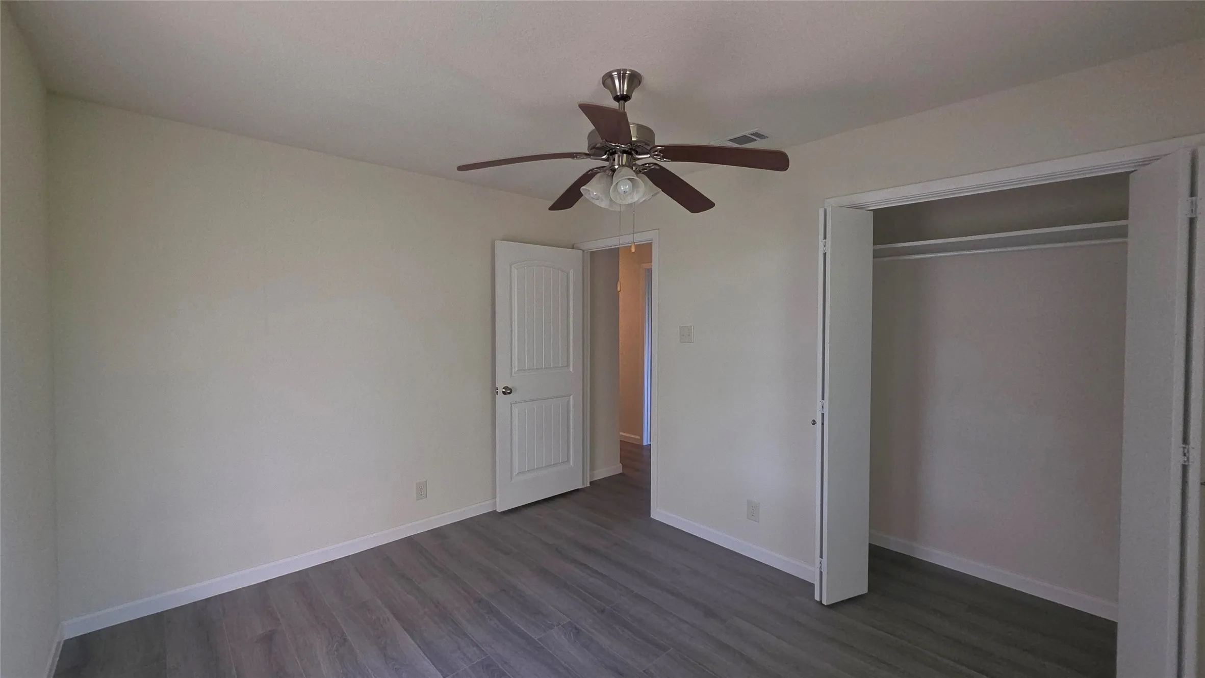 Single Family Residence For Rent in Fannin County , 1664 HWY 56 E, Bonham, Texas 75418, 3 Bedroom, 2 Bathroom, Garage spaces, 1,515 Sqft, built in 1972, mls#21337225, Real Estate Agent in Bonham, Homes For Rent in Fannin county, Homes For Rent in Bonham, Realtor in Bonham Texas, Real Estate Brokerage Independent Realty Texas, Luminita Cordes Realtor