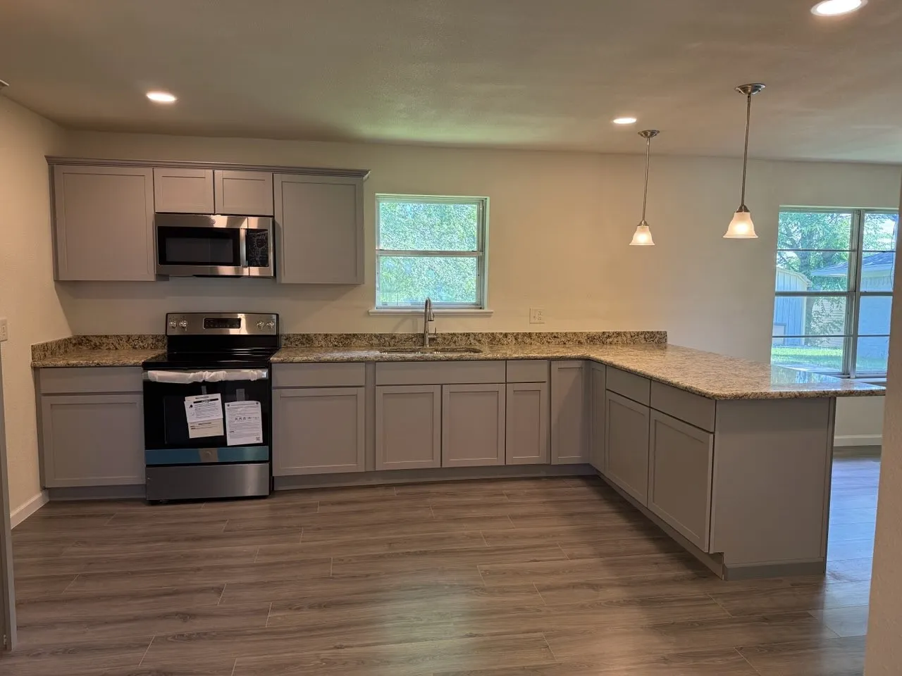 Single Family Residence For Rent in Fannin County , 1664 HWY 56 E, Bonham, Texas 75418, 3 Bedroom, 2 Bathroom, Garage spaces, 1,515 Sqft, built in 1972, mls#21337225, Real Estate Agent in Bonham, Homes For Rent in Fannin county, Homes For Rent in Bonham, Realtor in Bonham Texas, Real Estate Brokerage Independent Realty Texas, Luminita Cordes Realtor