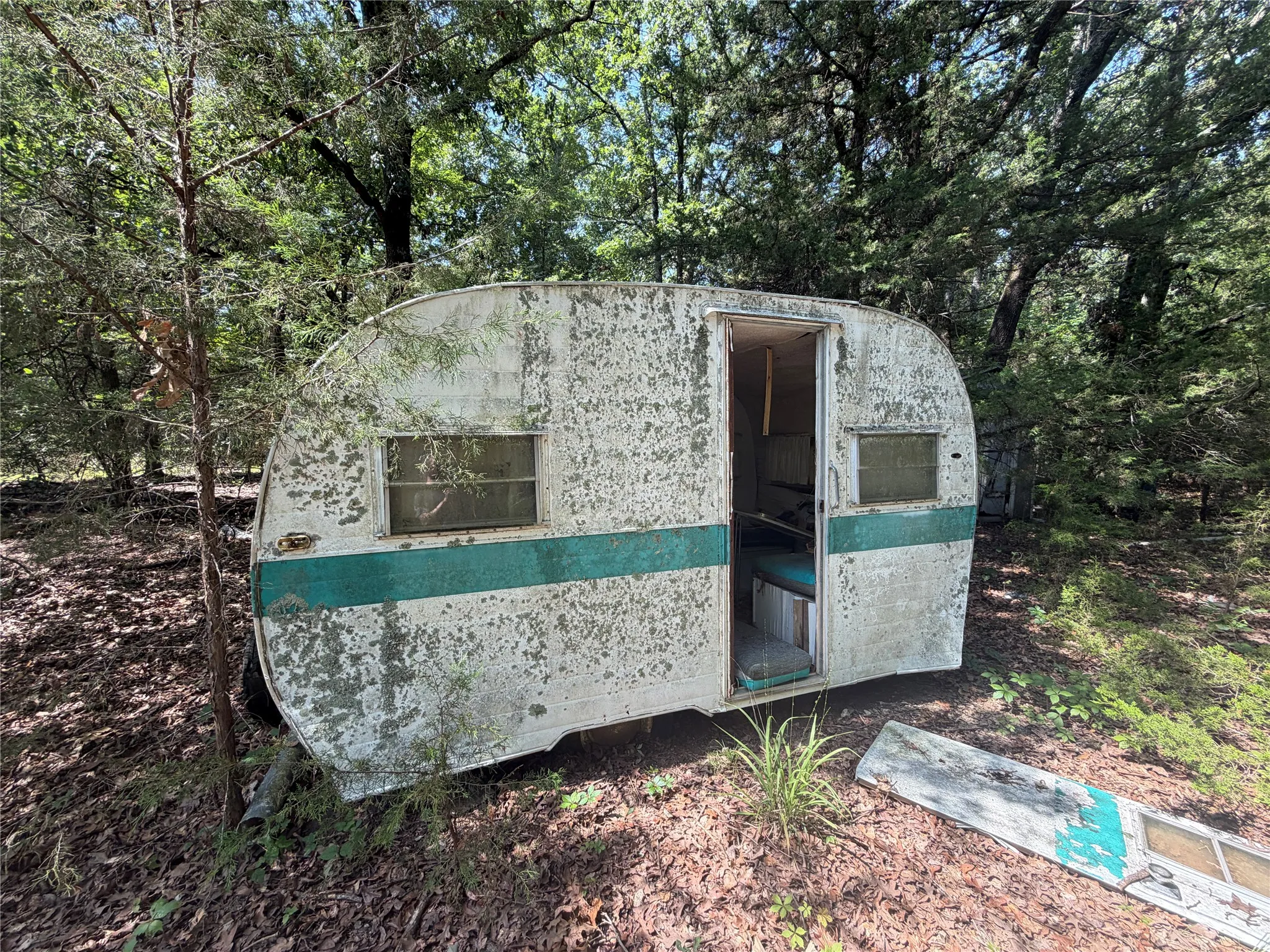 Retro RV conveys