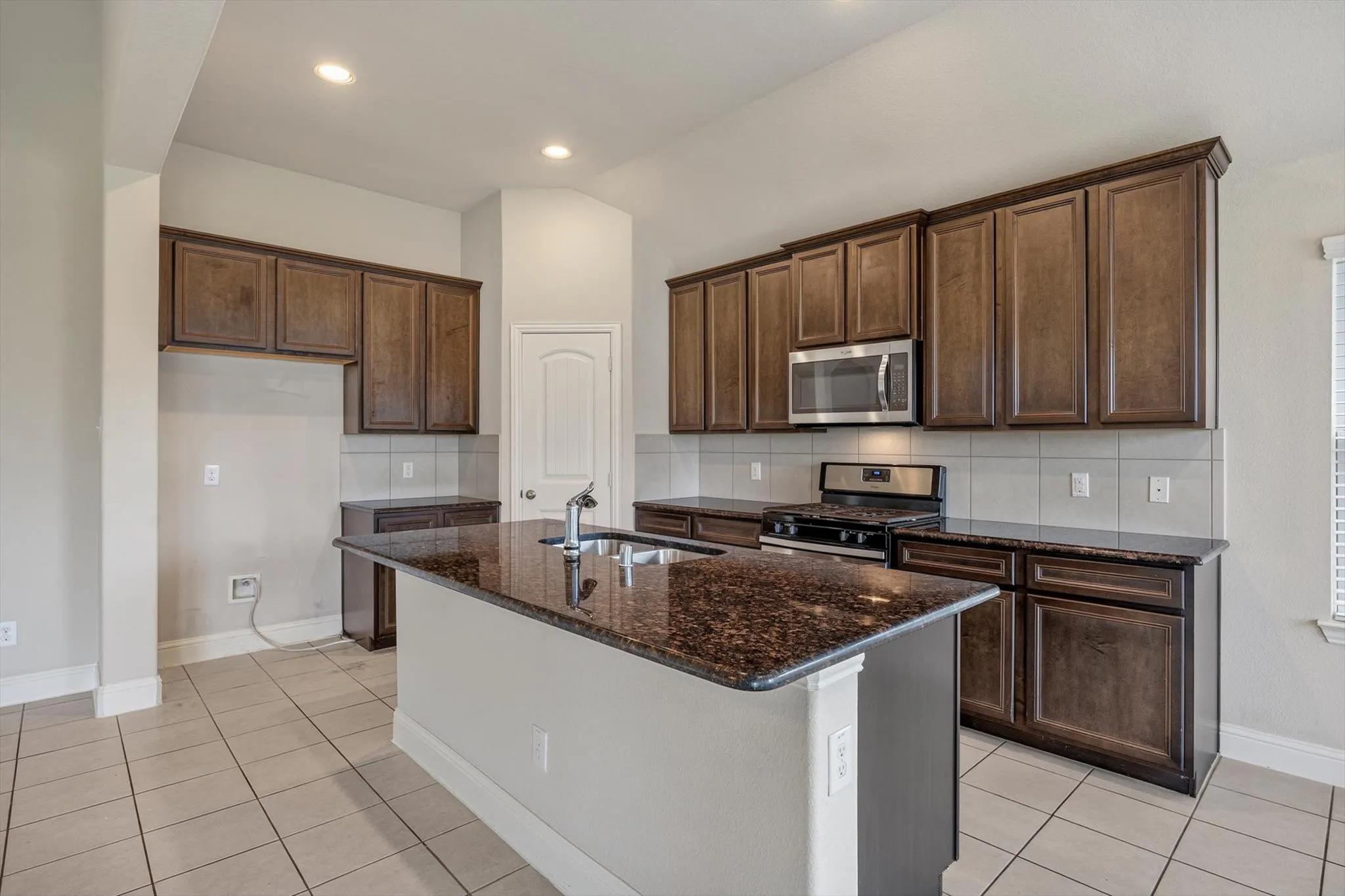 Single Family Residence For Sale in Rockwall County , 601 England Street, Fate, Texas 75189, 4 Bedroom, 4 Bathroom, 2 Garage spaces, 2,622 Sqft, built in 2016, mls#21317076, Real Estate Agent in Fate, Homes For Sale in Rockwall county, Homes For Sale in Fate, Realtor in Fate Texas, Real Estate Brokerage Independent Realty Texas, Luminita Cordes Realtor