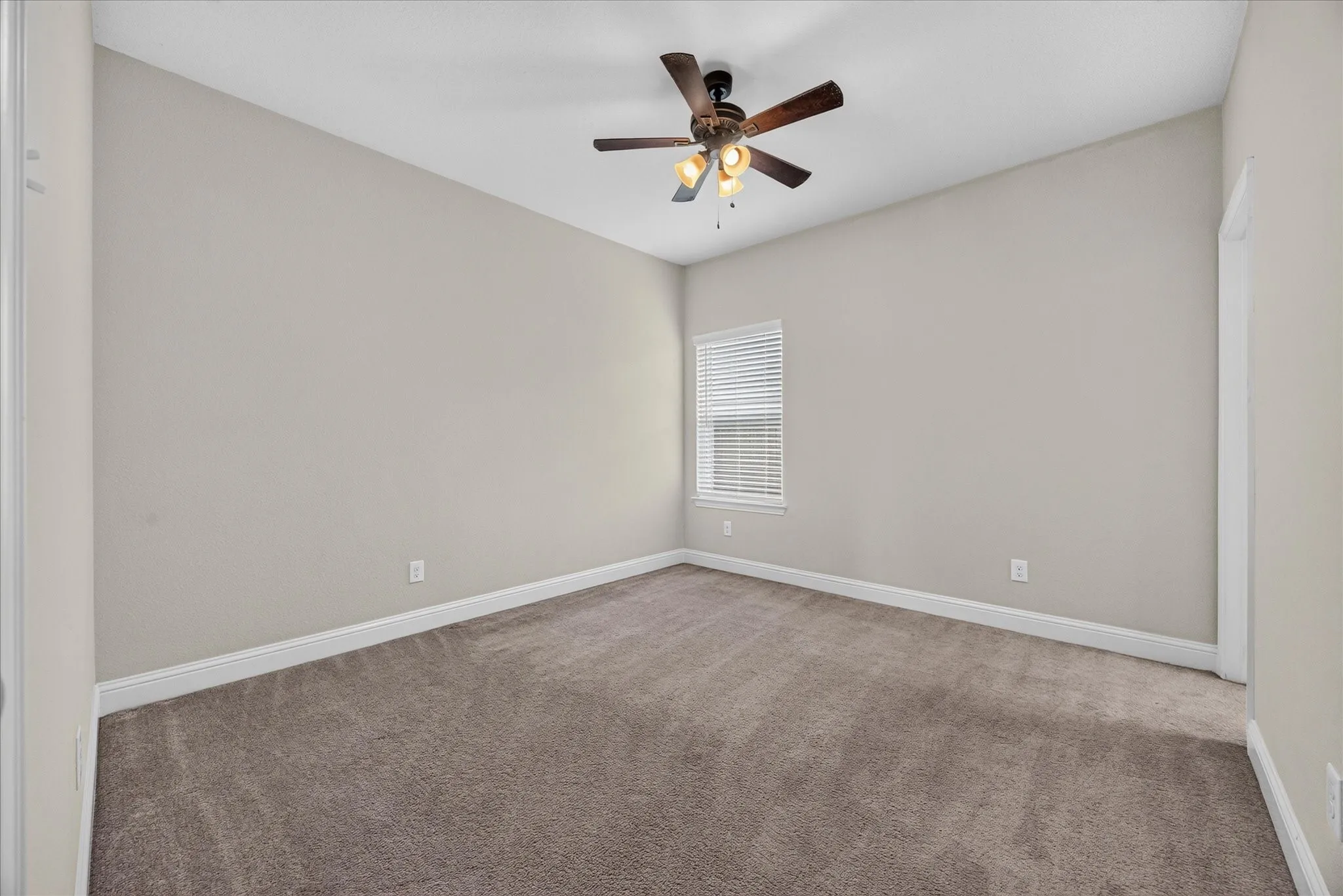 Single Family Residence For Sale in Rockwall County , 601 England Street, Fate, Texas 75189, 4 Bedroom, 4 Bathroom, 2 Garage spaces, 2,622 Sqft, built in 2016, mls#21317076, Real Estate Agent in Fate, Homes For Sale in Rockwall county, Homes For Sale in Fate, Realtor in Fate Texas, Real Estate Brokerage Independent Realty Texas, Luminita Cordes Realtor