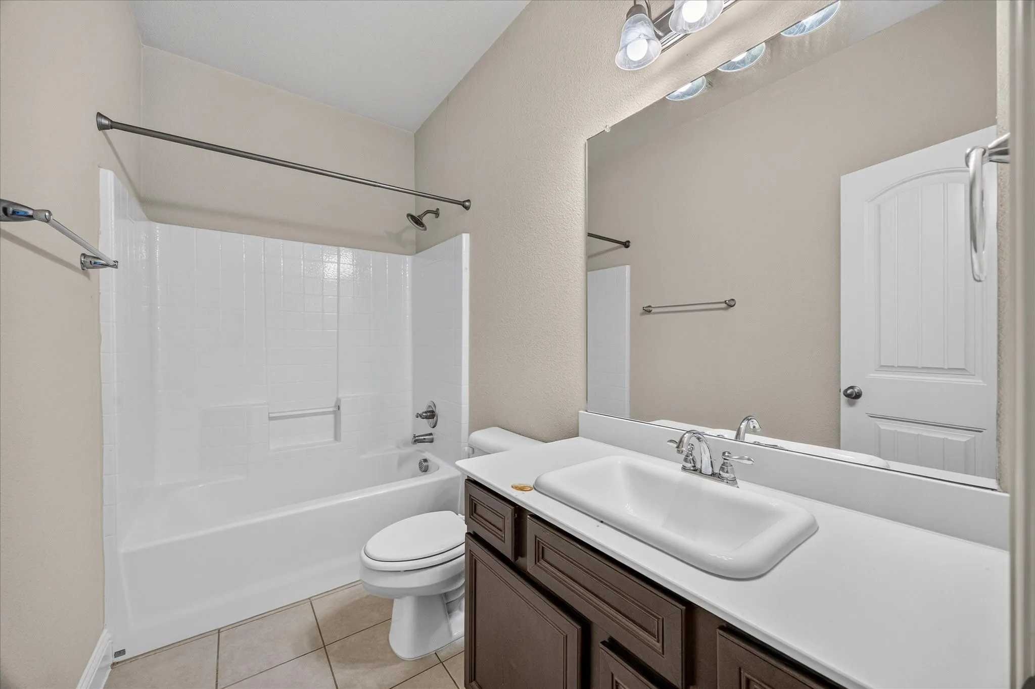 Single Family Residence For Sale in Rockwall County , 601 England Street, Fate, Texas 75189, 4 Bedroom, 4 Bathroom, 2 Garage spaces, 2,622 Sqft, built in 2016, mls#21317076, Real Estate Agent in Fate, Homes For Sale in Rockwall county, Homes For Sale in Fate, Realtor in Fate Texas, Real Estate Brokerage Independent Realty Texas, Luminita Cordes Realtor