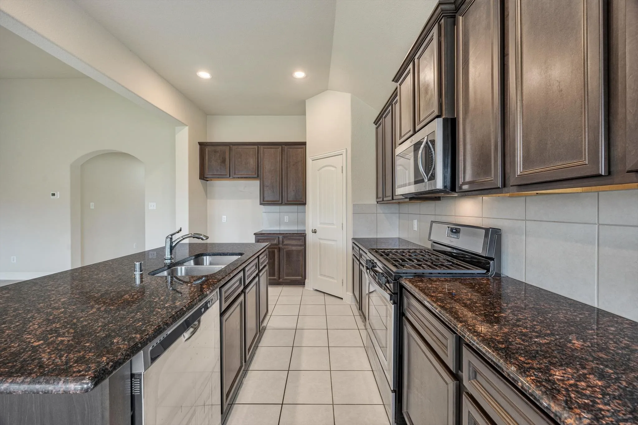 Single Family Residence For Sale in Rockwall County , 601 England Street, Fate, Texas 75189, 4 Bedroom, 4 Bathroom, 2 Garage spaces, 2,622 Sqft, built in 2016, mls#21317076, Real Estate Agent in Fate, Homes For Sale in Rockwall county, Homes For Sale in Fate, Realtor in Fate Texas, Real Estate Brokerage Independent Realty Texas, Luminita Cordes Realtor