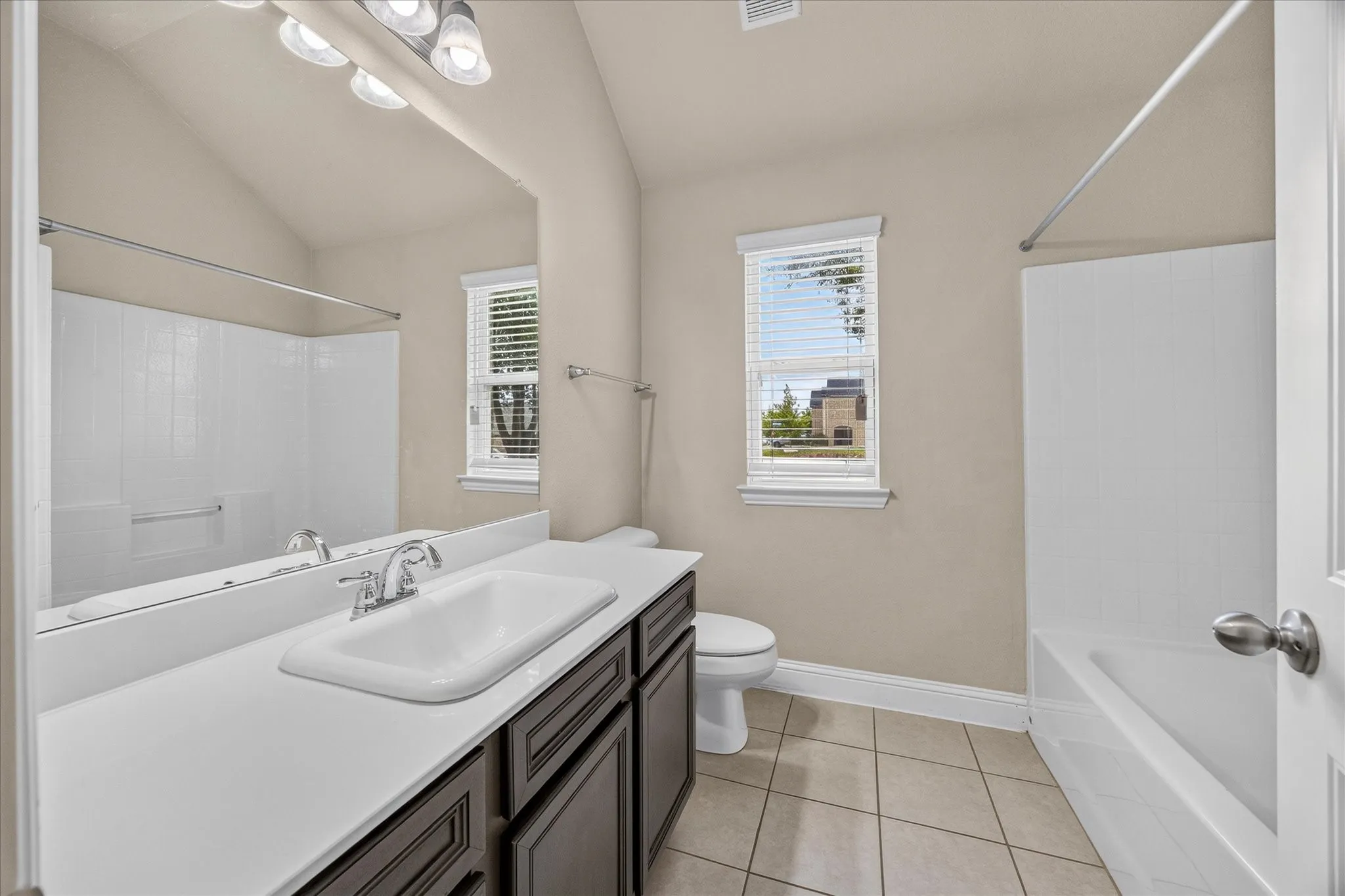 Single Family Residence For Sale in Rockwall County , 601 England Street, Fate, Texas 75189, 4 Bedroom, 4 Bathroom, 2 Garage spaces, 2,622 Sqft, built in 2016, mls#21317076, Real Estate Agent in Fate, Homes For Sale in Rockwall county, Homes For Sale in Fate, Realtor in Fate Texas, Real Estate Brokerage Independent Realty Texas, Luminita Cordes Realtor