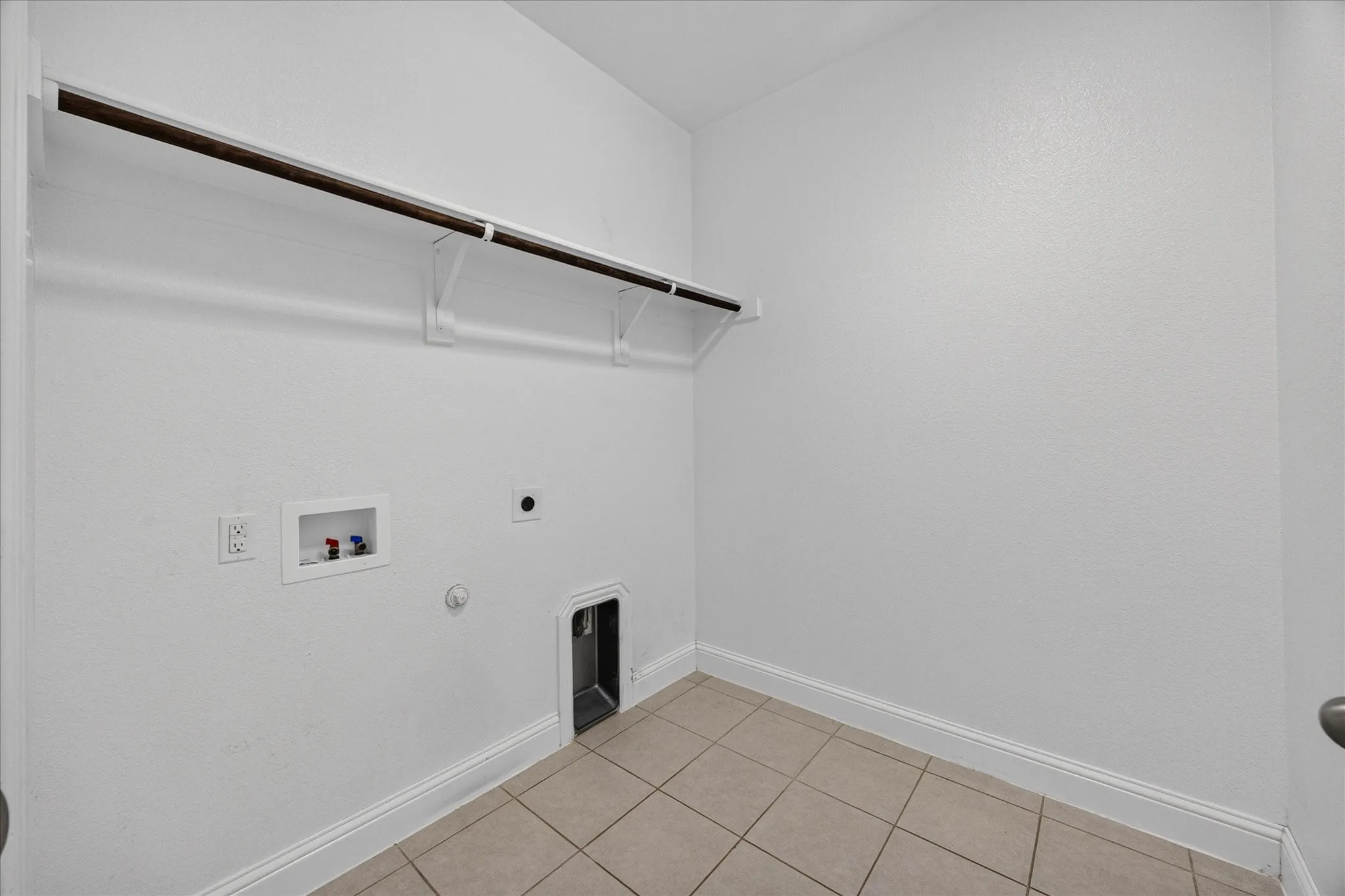 Single Family Residence For Sale in Rockwall County , 601 England Street, Fate, Texas 75189, 4 Bedroom, 4 Bathroom, 2 Garage spaces, 2,622 Sqft, built in 2016, mls#21317076, Real Estate Agent in Fate, Homes For Sale in Rockwall county, Homes For Sale in Fate, Realtor in Fate Texas, Real Estate Brokerage Independent Realty Texas, Luminita Cordes Realtor