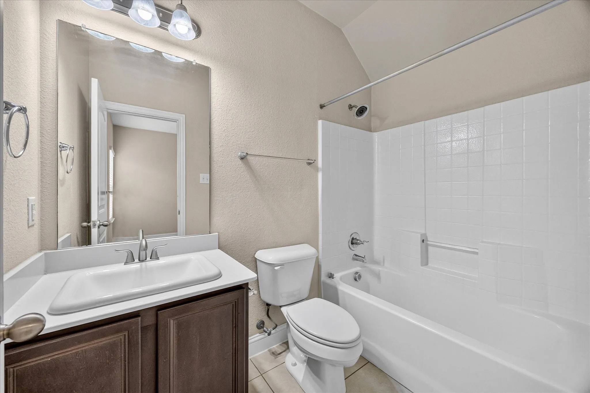 Single Family Residence For Sale in Rockwall County , 601 England Street, Fate, Texas 75189, 4 Bedroom, 4 Bathroom, 2 Garage spaces, 2,622 Sqft, built in 2016, mls#21317076, Real Estate Agent in Fate, Homes For Sale in Rockwall county, Homes For Sale in Fate, Realtor in Fate Texas, Real Estate Brokerage Independent Realty Texas, Luminita Cordes Realtor