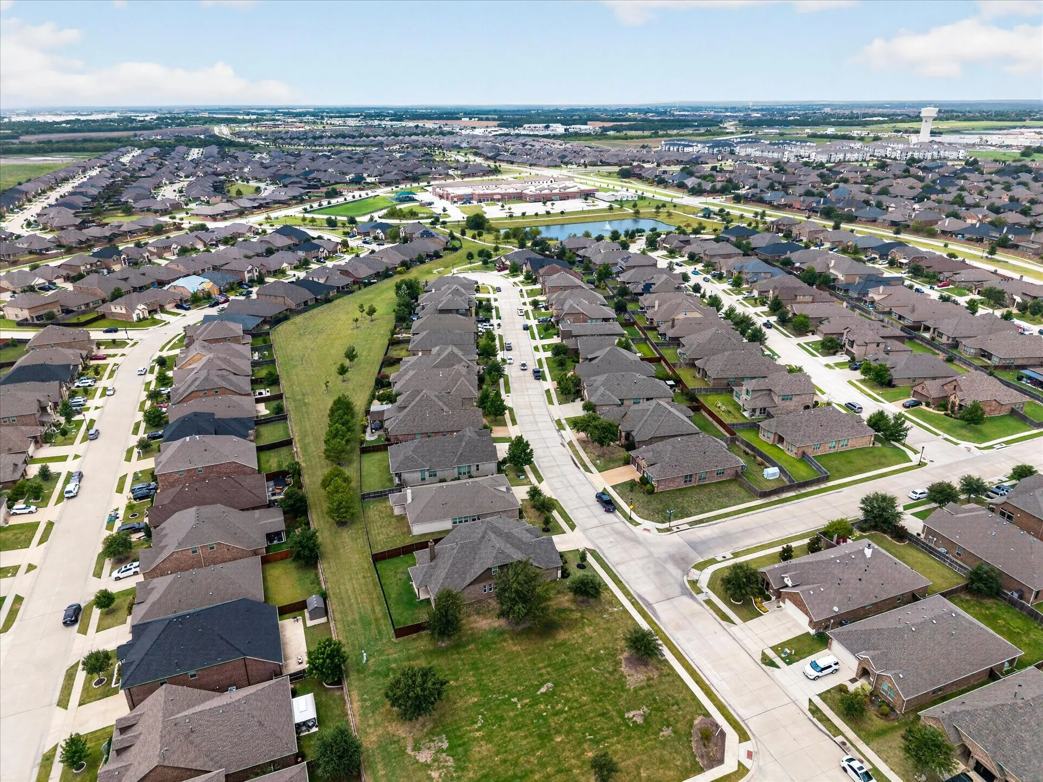 Single Family Residence For Sale in Rockwall County , 601 England Street, Fate, Texas 75189, 4 Bedroom, 4 Bathroom, 2 Garage spaces, 2,622 Sqft, built in 2016, mls#21317076, Real Estate Agent in Fate, Homes For Sale in Rockwall county, Homes For Sale in Fate, Realtor in Fate Texas, Real Estate Brokerage Independent Realty Texas, Luminita Cordes Realtor