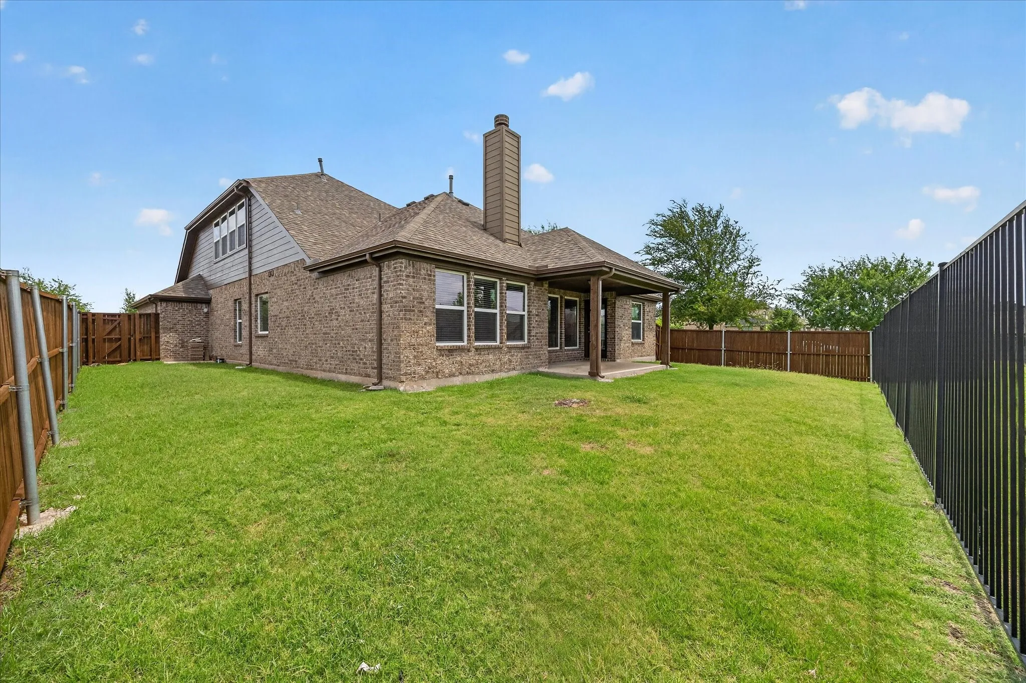 Single Family Residence For Sale in Rockwall County , 601 England Street, Fate, Texas 75189, 4 Bedroom, 4 Bathroom, 2 Garage spaces, 2,622 Sqft, built in 2016, mls#21317076, Real Estate Agent in Fate, Homes For Sale in Rockwall county, Homes For Sale in Fate, Realtor in Fate Texas, Real Estate Brokerage Independent Realty Texas, Luminita Cordes Realtor