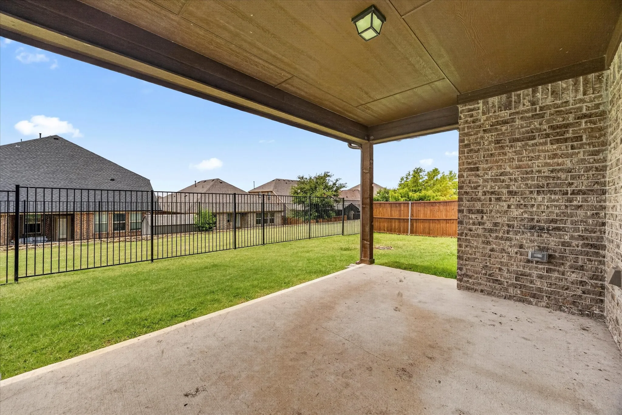 Single Family Residence For Sale in Rockwall County , 601 England Street, Fate, Texas 75189, 4 Bedroom, 4 Bathroom, 2 Garage spaces, 2,622 Sqft, built in 2016, mls#21317076, Real Estate Agent in Fate, Homes For Sale in Rockwall county, Homes For Sale in Fate, Realtor in Fate Texas, Real Estate Brokerage Independent Realty Texas, Luminita Cordes Realtor