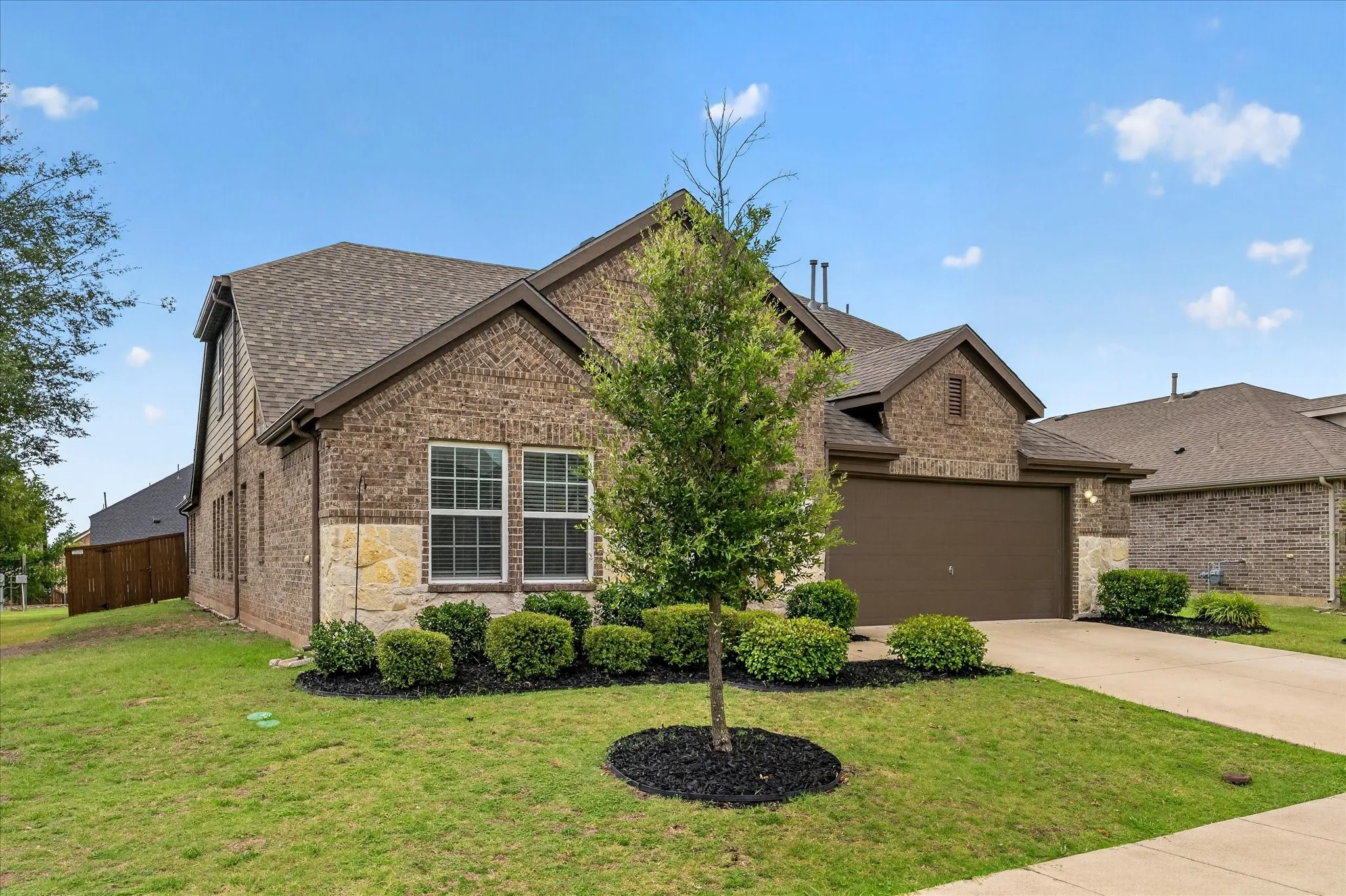 Single Family Residence For Sale in Rockwall County , 601 England Street, Fate, Texas 75189, 4 Bedroom, 4 Bathroom, 2 Garage spaces, 2,622 Sqft, built in 2016, mls#21317076, Real Estate Agent in Fate, Homes For Sale in Rockwall county, Homes For Sale in Fate, Realtor in Fate Texas, Real Estate Brokerage Independent Realty Texas, Luminita Cordes Realtor