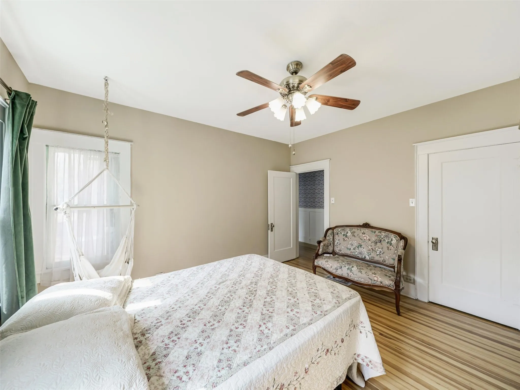 Single Family Residence For Sale in Grayson County , 1119 W Walker Street, Denison, Texas 75020, 3 Bedroom, 2 Bathroom, 2 Garage spaces, 1,941 Sqft, built in 1926, mls#21340047, Real Estate Agent in Denison, Homes For Sale in Grayson county, Homes For Sale in Denison, Realtor in Denison Texas, Real Estate Brokerage Independent Realty Texas, Luminita Cordes Realtor