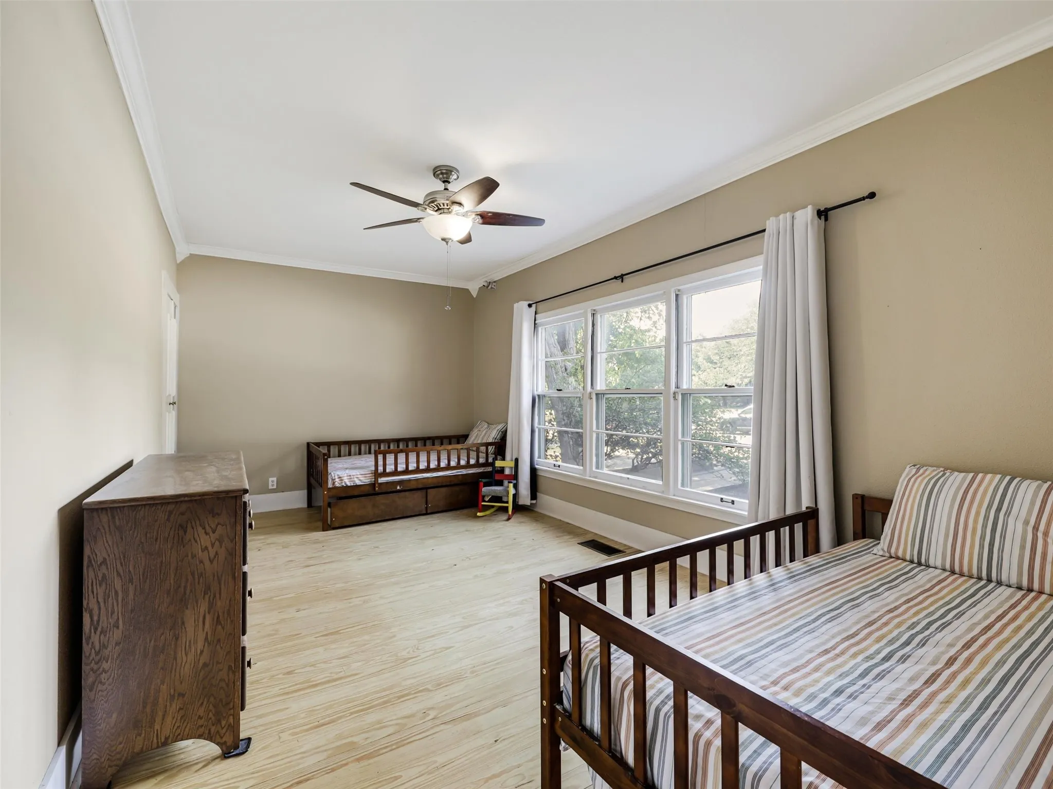 Single Family Residence For Sale in Grayson County , 1119 W Walker Street, Denison, Texas 75020, 3 Bedroom, 2 Bathroom, 2 Garage spaces, 1,941 Sqft, built in 1926, mls#21340047, Real Estate Agent in Denison, Homes For Sale in Grayson county, Homes For Sale in Denison, Realtor in Denison Texas, Real Estate Brokerage Independent Realty Texas, Luminita Cordes Realtor