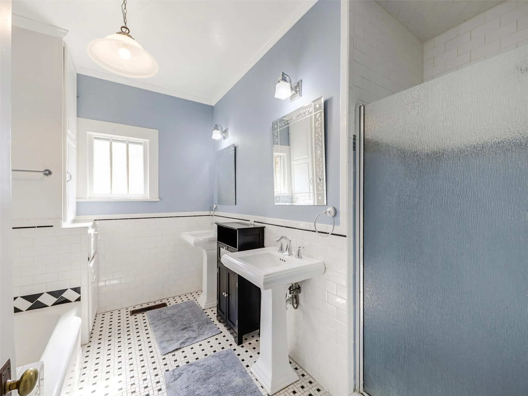 Single Family Residence For Sale in Grayson County , 1119 W Walker Street, Denison, Texas 75020, 3 Bedroom, 2 Bathroom, 2 Garage spaces, 1,941 Sqft, built in 1926, mls#21340047, Real Estate Agent in Denison, Homes For Sale in Grayson county, Homes For Sale in Denison, Realtor in Denison Texas, Real Estate Brokerage Independent Realty Texas, Luminita Cordes Realtor