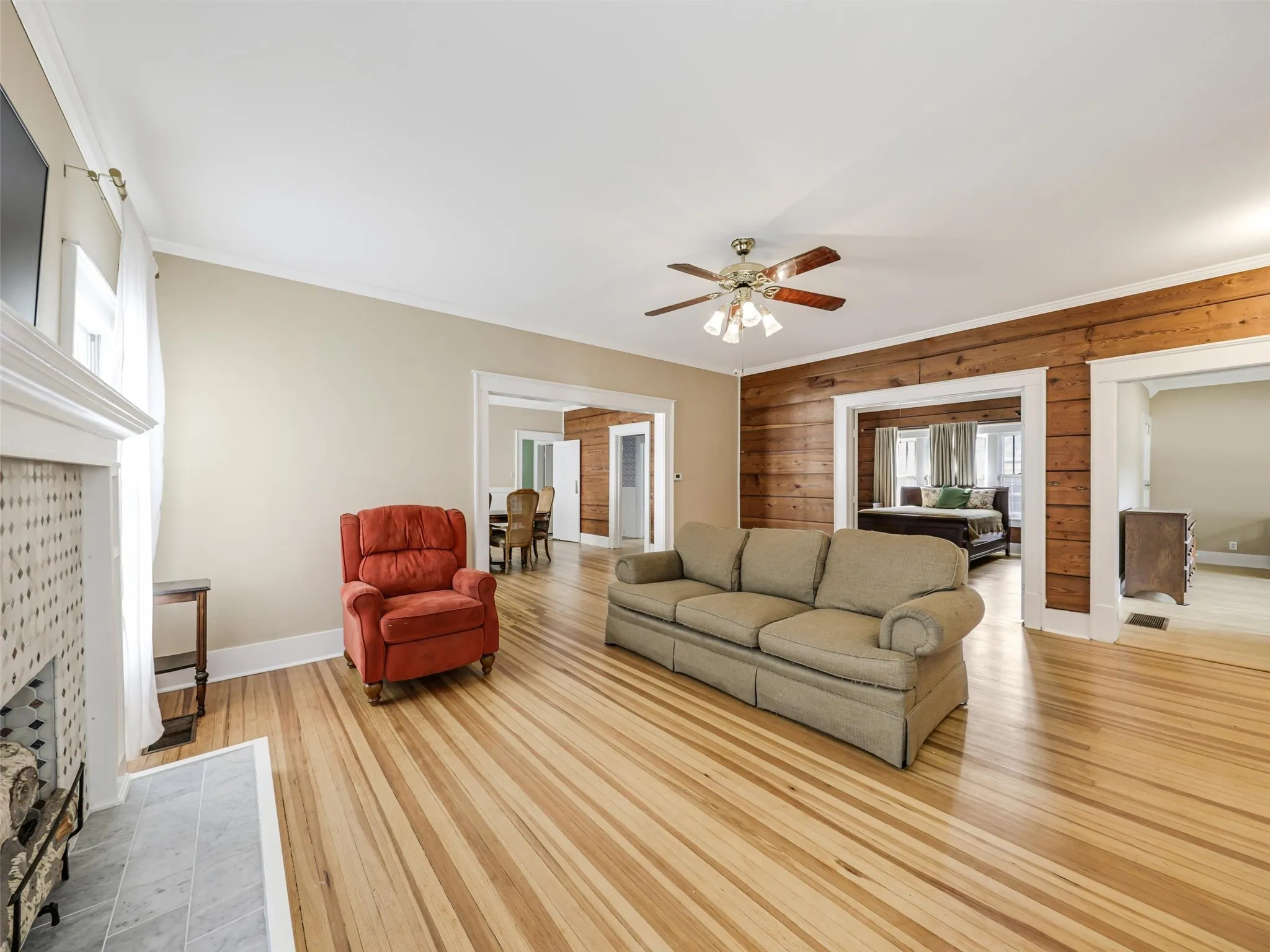 Single Family Residence For Sale in Grayson County , 1119 W Walker Street, Denison, Texas 75020, 3 Bedroom, 2 Bathroom, 2 Garage spaces, 1,941 Sqft, built in 1926, mls#21340047, Real Estate Agent in Denison, Homes For Sale in Grayson county, Homes For Sale in Denison, Realtor in Denison Texas, Real Estate Brokerage Independent Realty Texas, Luminita Cordes Realtor