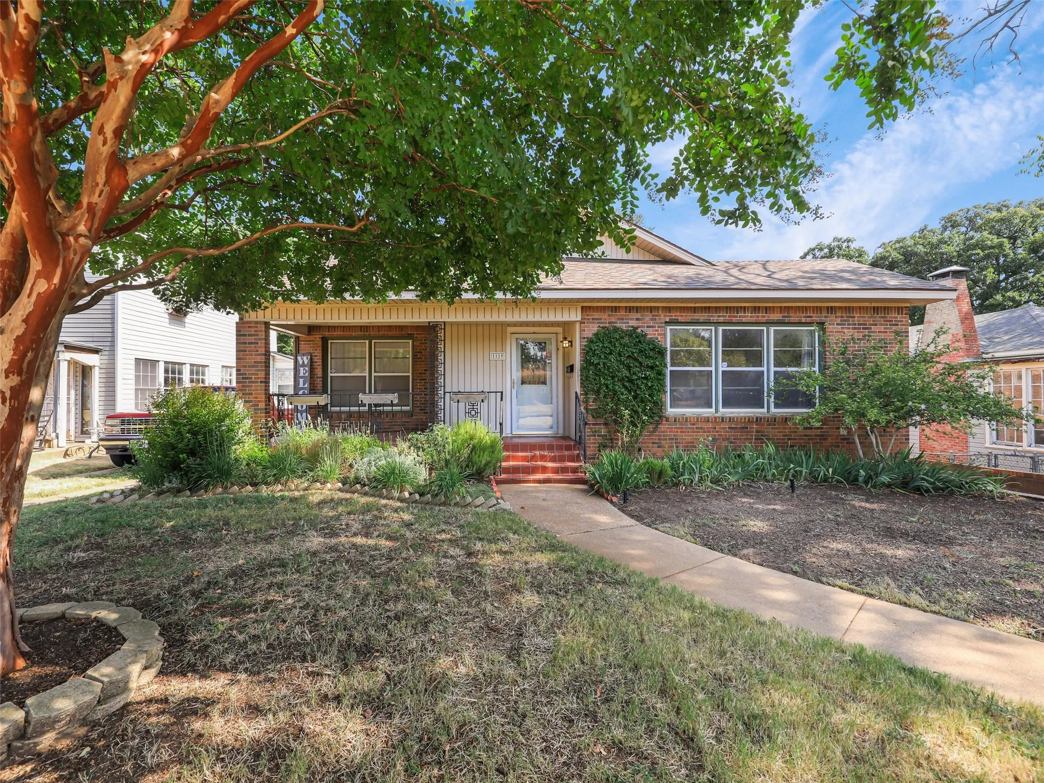 Single Family Residence For Sale in Grayson County , 1119 W Walker Street, Denison, Texas 75020, 3 Bedroom, 2 Bathroom, 2 Garage spaces, 1,941 Sqft, built in 1926, mls#21340047, Real Estate Agent in Denison, Homes For Sale in Grayson county, Homes For Sale in Denison, Realtor in Denison Texas, Real Estate Brokerage Independent Realty Texas, Luminita Cordes Realtor