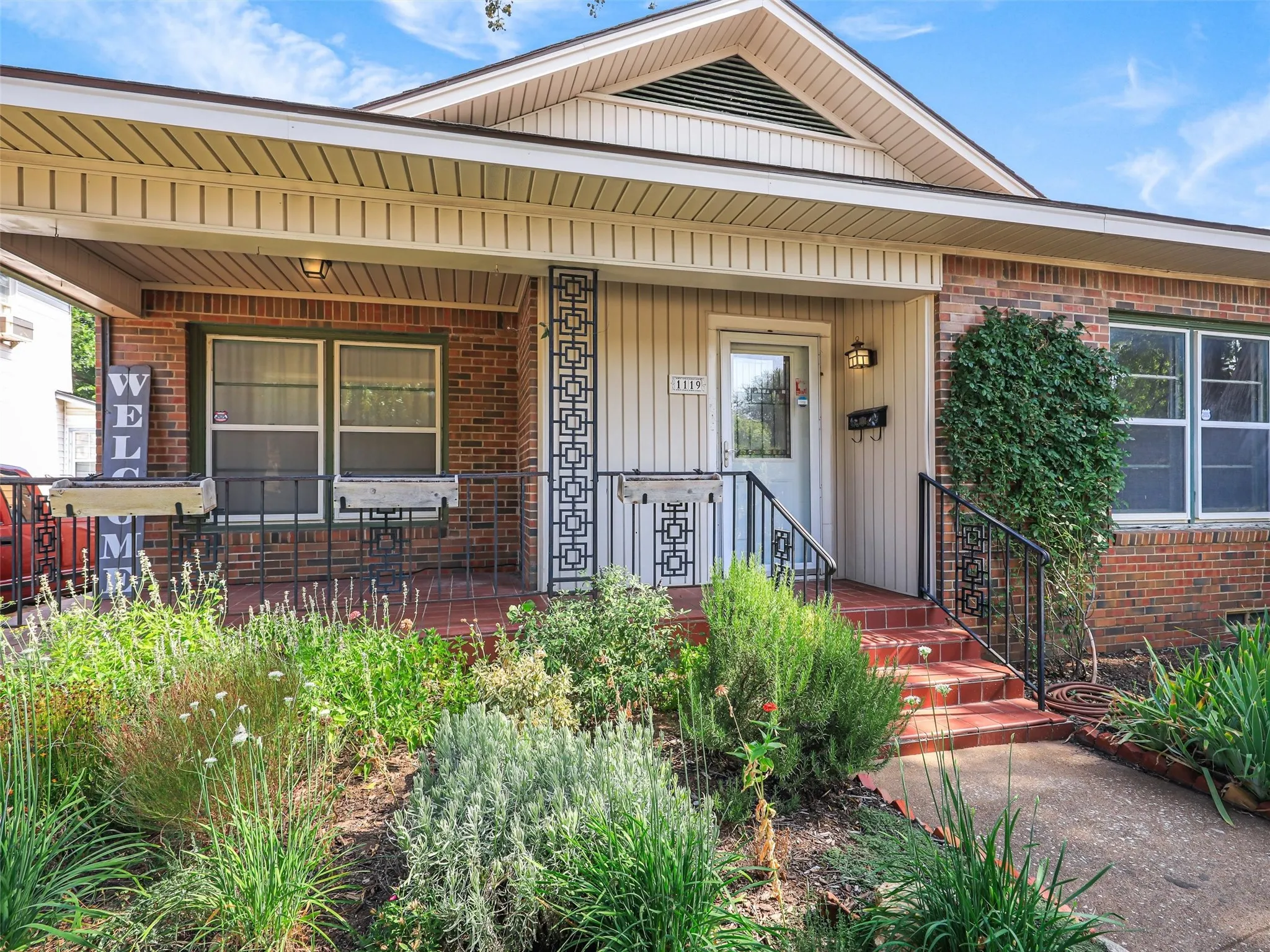Single Family Residence For Sale in Grayson County , 1119 W Walker Street, Denison, Texas 75020, 3 Bedroom, 2 Bathroom, 2 Garage spaces, 1,941 Sqft, built in 1926, mls#21340047, Real Estate Agent in Denison, Homes For Sale in Grayson county, Homes For Sale in Denison, Realtor in Denison Texas, Real Estate Brokerage Independent Realty Texas, Luminita Cordes Realtor