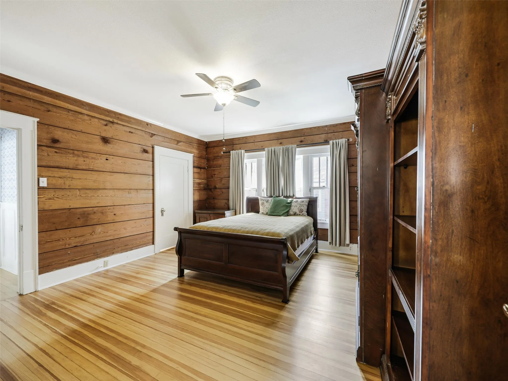 Single Family Residence For Sale in Grayson County , 1119 W Walker Street, Denison, Texas 75020, 3 Bedroom, 2 Bathroom, 2 Garage spaces, 1,941 Sqft, built in 1926, mls#21340047, Real Estate Agent in Denison, Homes For Sale in Grayson county, Homes For Sale in Denison, Realtor in Denison Texas, Real Estate Brokerage Independent Realty Texas, Luminita Cordes Realtor