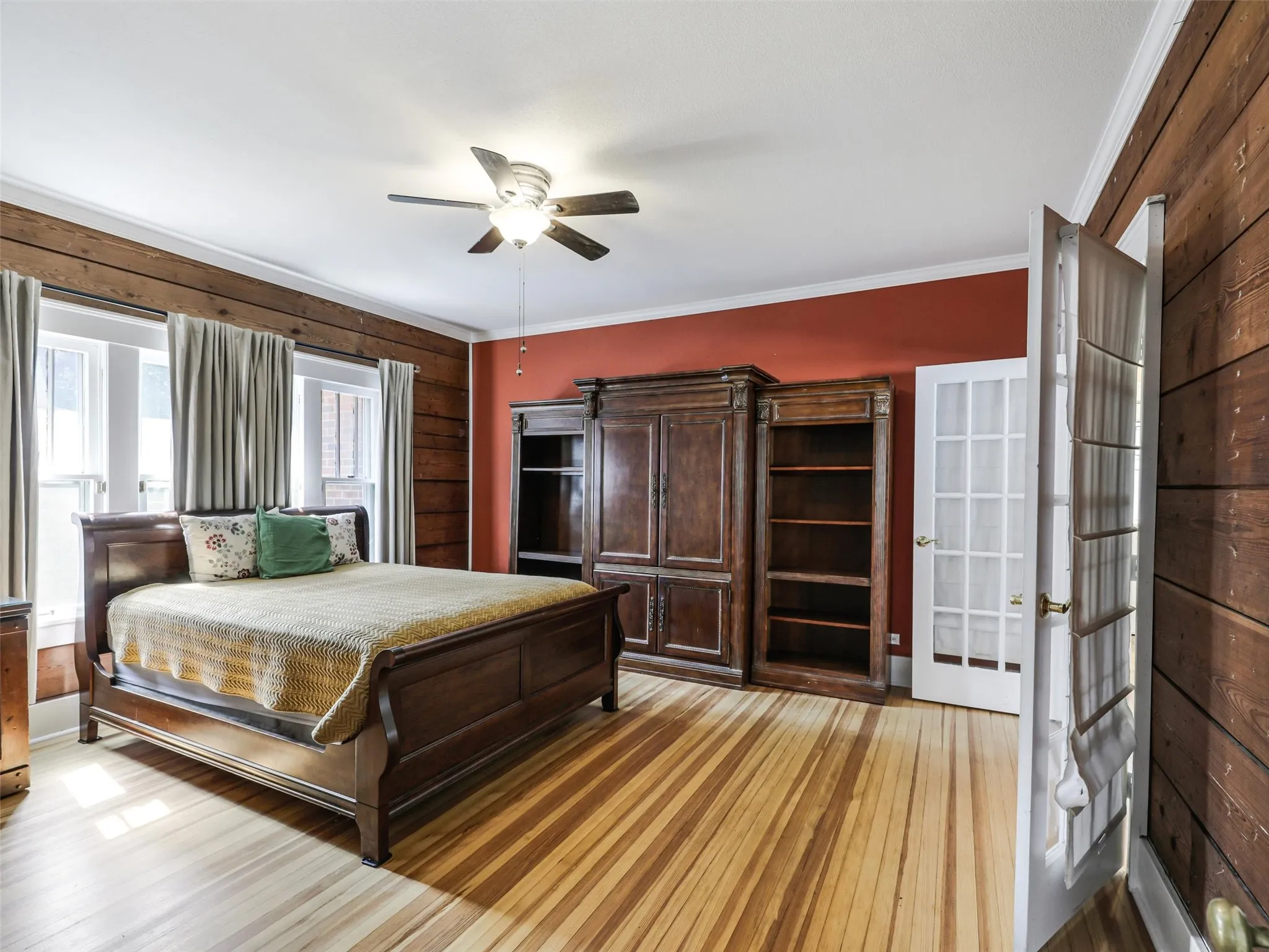 Single Family Residence For Sale in Grayson County , 1119 W Walker Street, Denison, Texas 75020, 3 Bedroom, 2 Bathroom, 2 Garage spaces, 1,941 Sqft, built in 1926, mls#21340047, Real Estate Agent in Denison, Homes For Sale in Grayson county, Homes For Sale in Denison, Realtor in Denison Texas, Real Estate Brokerage Independent Realty Texas, Luminita Cordes Realtor
