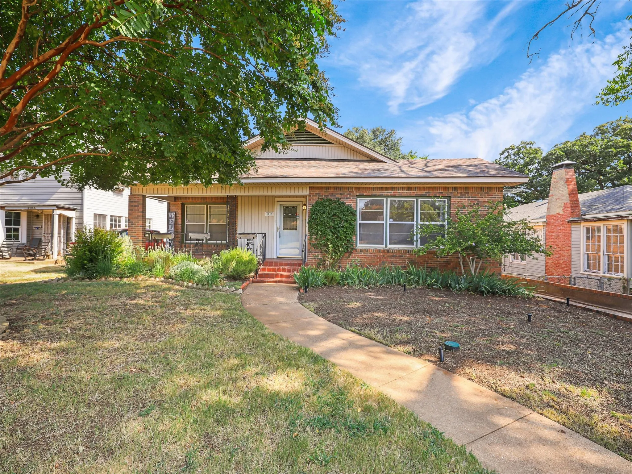 Single Family Residence For Sale in Grayson County , 1119 W Walker Street, Denison, Texas 75020, 3 Bedroom, 2 Bathroom, 2 Garage spaces, 1,941 Sqft, built in 1926, mls#21340047, Real Estate Agent in Denison, Homes For Sale in Grayson county, Homes For Sale in Denison, Realtor in Denison Texas, Real Estate Brokerage Independent Realty Texas, Luminita Cordes Realtor