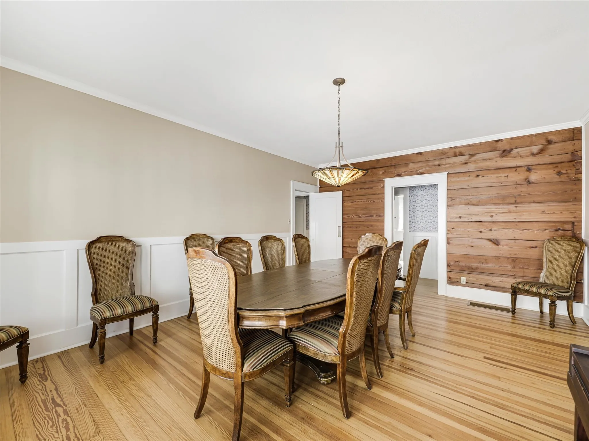Single Family Residence For Sale in Grayson County , 1119 W Walker Street, Denison, Texas 75020, 3 Bedroom, 2 Bathroom, 2 Garage spaces, 1,941 Sqft, built in 1926, mls#21340047, Real Estate Agent in Denison, Homes For Sale in Grayson county, Homes For Sale in Denison, Realtor in Denison Texas, Real Estate Brokerage Independent Realty Texas, Luminita Cordes Realtor