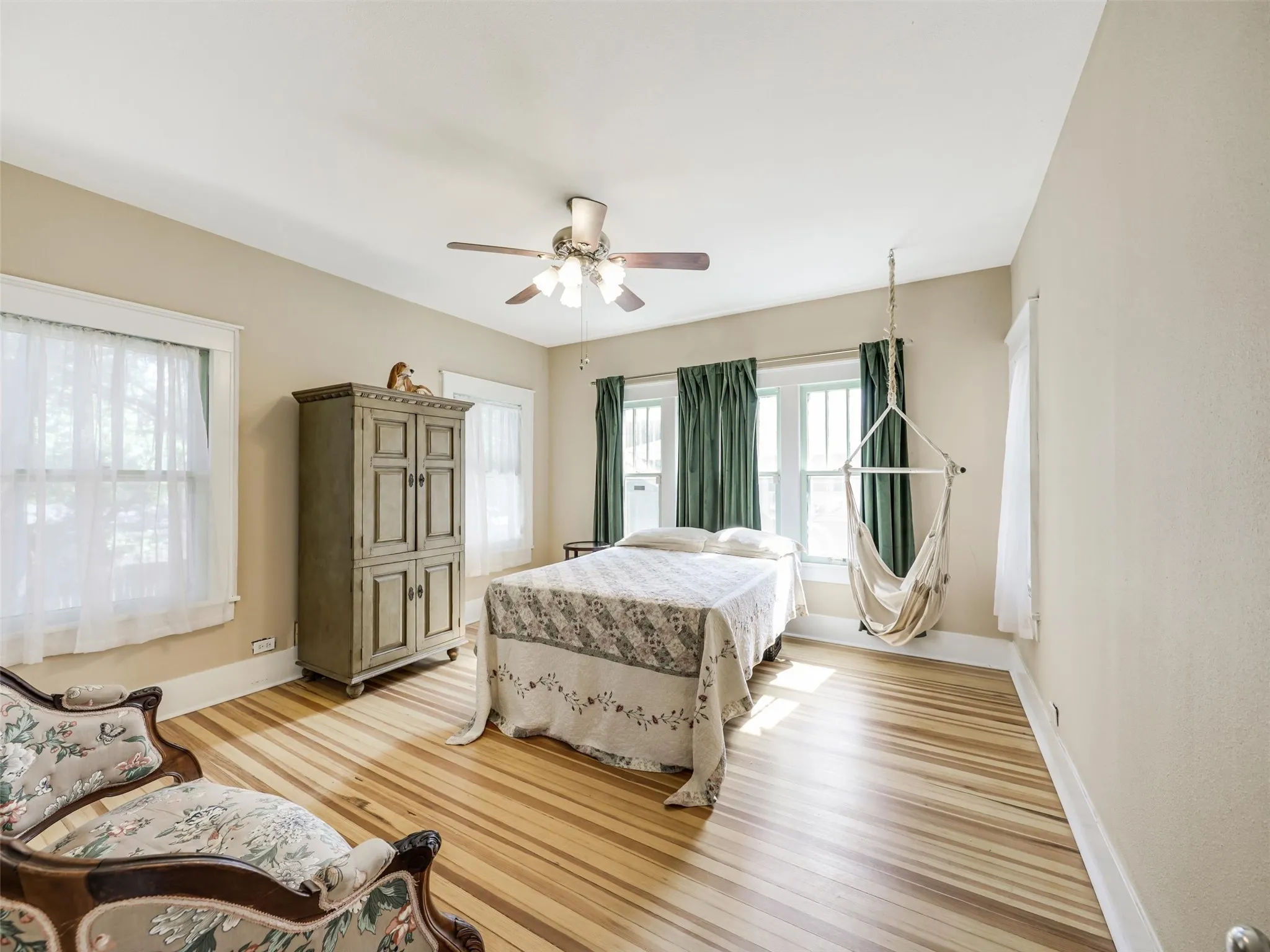 Single Family Residence For Sale in Grayson County , 1119 W Walker Street, Denison, Texas 75020, 3 Bedroom, 2 Bathroom, 2 Garage spaces, 1,941 Sqft, built in 1926, mls#21340047, Real Estate Agent in Denison, Homes For Sale in Grayson county, Homes For Sale in Denison, Realtor in Denison Texas, Real Estate Brokerage Independent Realty Texas, Luminita Cordes Realtor