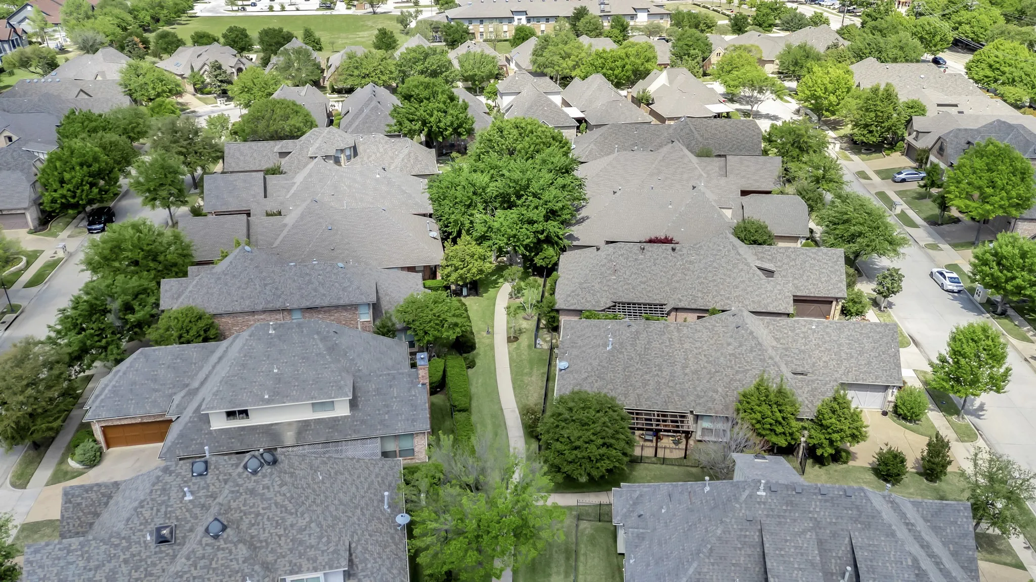 Single Family Residence For Sale in Tarrant County , 221 Versailles Lane, Keller, Texas 76248, 3 Bedroom, 3 Bathroom, 2 Garage spaces, 2,757 Sqft, built in 2002, mls#21338957, Real Estate Agent in Keller, Homes For Sale in Tarrant county, Homes For Sale in Keller, Realtor in Keller Texas, Real Estate Brokerage Independent Realty Texas, Luminita Cordes Realtor
