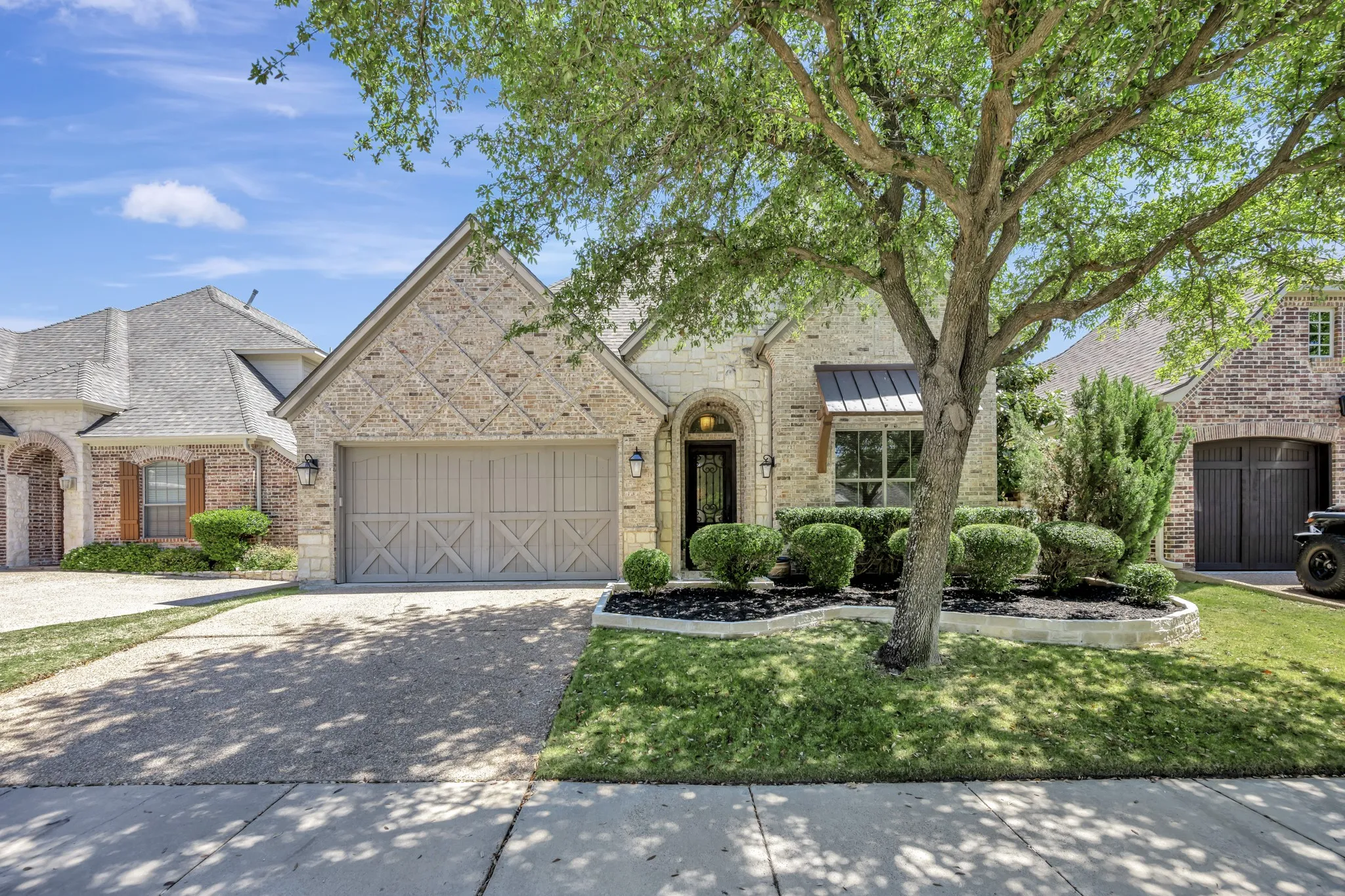 Single Family Residence For Sale in Tarrant County , 221 Versailles Lane, Keller, Texas 76248, 3 Bedroom, 3 Bathroom, 2 Garage spaces, 2,757 Sqft, built in 2002, mls#21338957, Real Estate Agent in Keller, Homes For Sale in Tarrant county, Homes For Sale in Keller, Realtor in Keller Texas, Real Estate Brokerage Independent Realty Texas, Luminita Cordes Realtor
