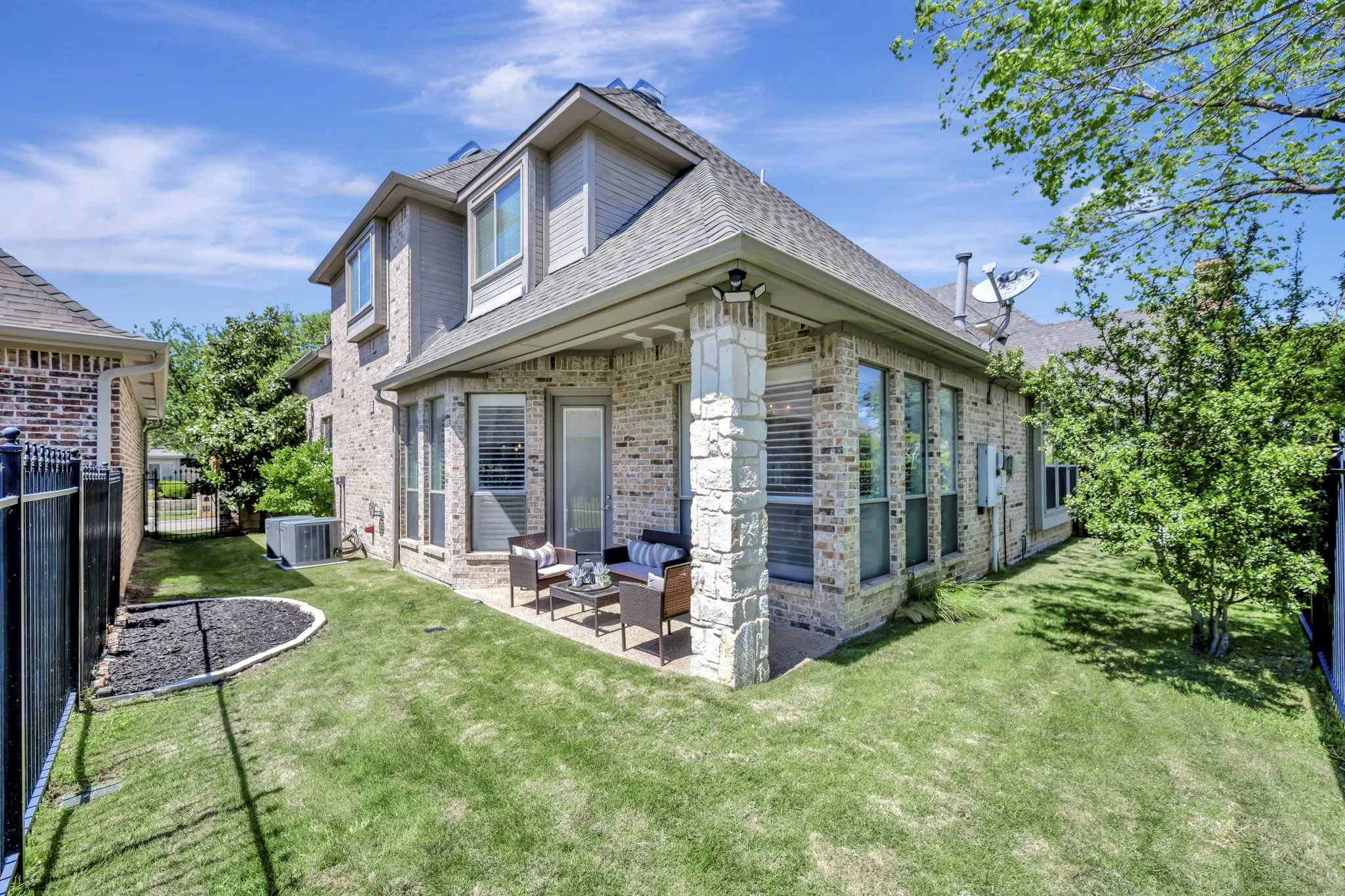 Single Family Residence For Sale in Tarrant County , 221 Versailles Lane, Keller, Texas 76248, 3 Bedroom, 3 Bathroom, 2 Garage spaces, 2,757 Sqft, built in 2002, mls#21338957, Real Estate Agent in Keller, Homes For Sale in Tarrant county, Homes For Sale in Keller, Realtor in Keller Texas, Real Estate Brokerage Independent Realty Texas, Luminita Cordes Realtor