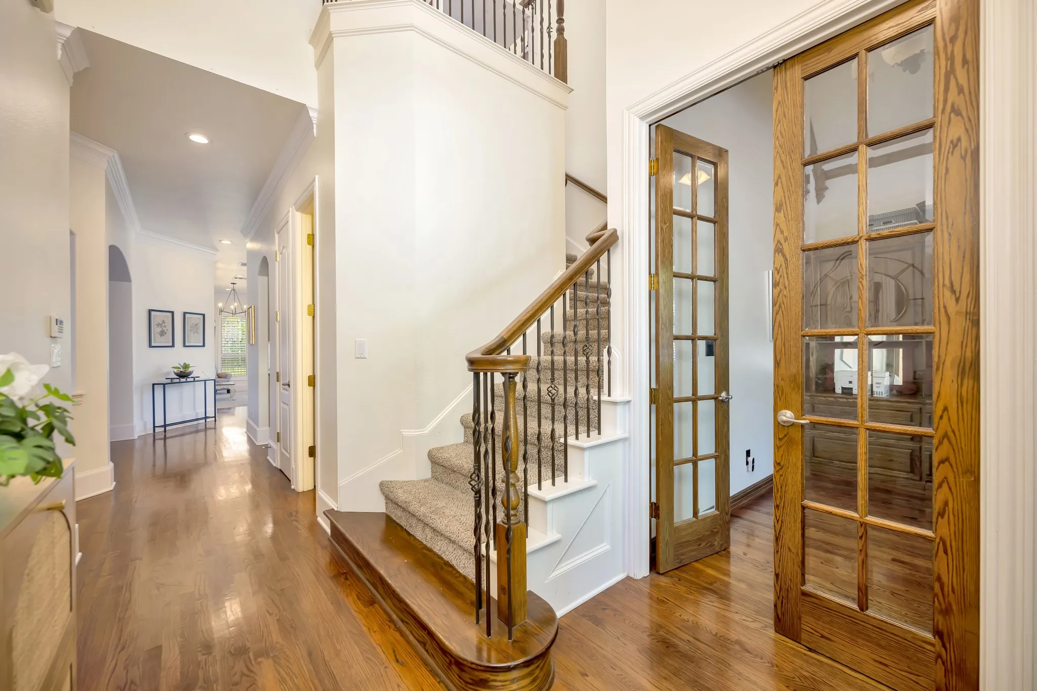 Single Family Residence For Sale in Tarrant County , 221 Versailles Lane, Keller, Texas 76248, 3 Bedroom, 3 Bathroom, 2 Garage spaces, 2,757 Sqft, built in 2002, mls#21338957, Real Estate Agent in Keller, Homes For Sale in Tarrant county, Homes For Sale in Keller, Realtor in Keller Texas, Real Estate Brokerage Independent Realty Texas, Luminita Cordes Realtor