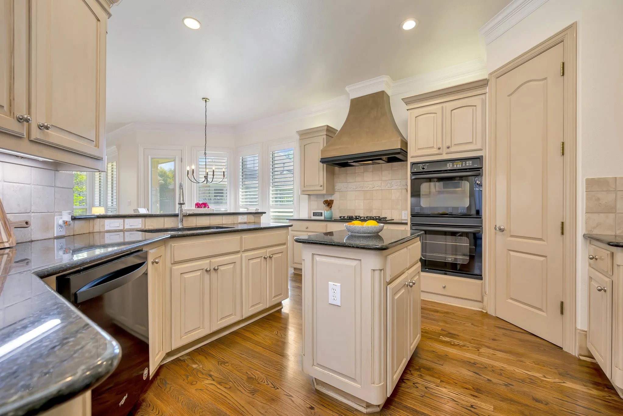 Single Family Residence For Sale in Tarrant County , 221 Versailles Lane, Keller, Texas 76248, 3 Bedroom, 3 Bathroom, 2 Garage spaces, 2,757 Sqft, built in 2002, mls#21338957, Real Estate Agent in Keller, Homes For Sale in Tarrant county, Homes For Sale in Keller, Realtor in Keller Texas, Real Estate Brokerage Independent Realty Texas, Luminita Cordes Realtor