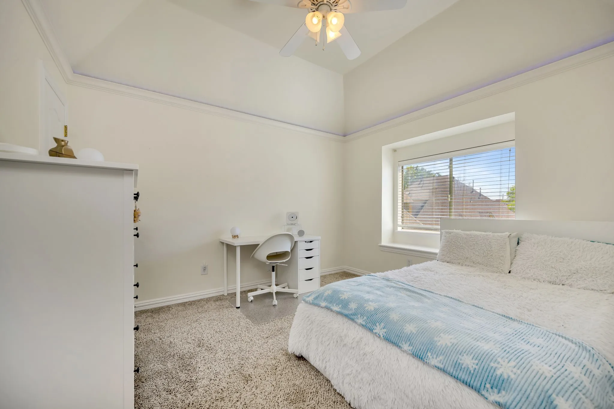Single Family Residence For Sale in Tarrant County , 221 Versailles Lane, Keller, Texas 76248, 3 Bedroom, 3 Bathroom, 2 Garage spaces, 2,757 Sqft, built in 2002, mls#21338957, Real Estate Agent in Keller, Homes For Sale in Tarrant county, Homes For Sale in Keller, Realtor in Keller Texas, Real Estate Brokerage Independent Realty Texas, Luminita Cordes Realtor