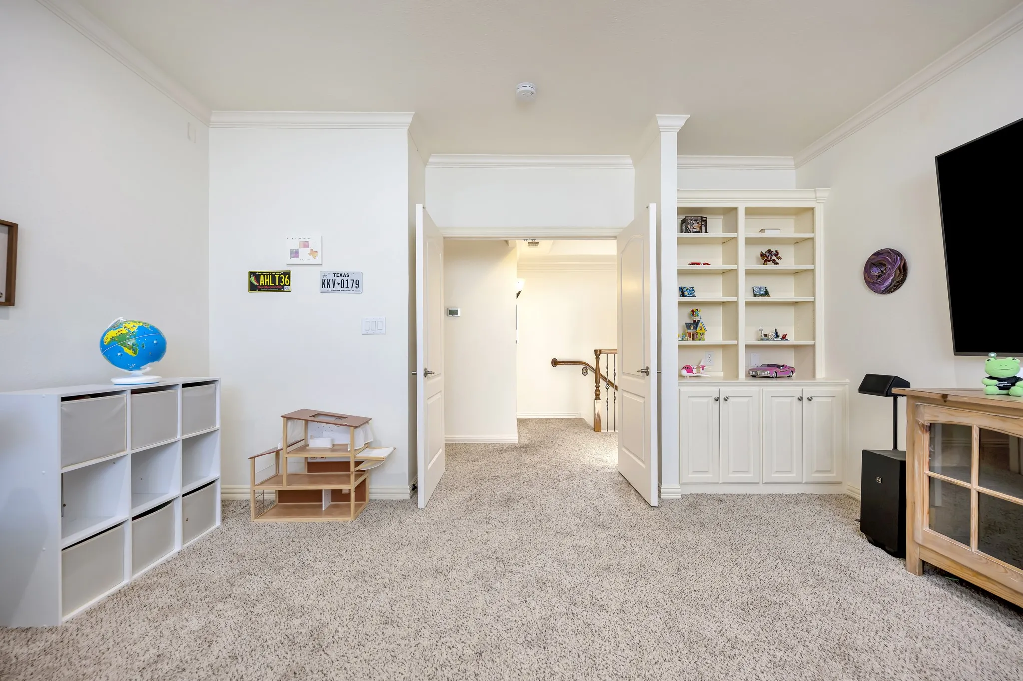 Single Family Residence For Sale in Tarrant County , 221 Versailles Lane, Keller, Texas 76248, 3 Bedroom, 3 Bathroom, 2 Garage spaces, 2,757 Sqft, built in 2002, mls#21338957, Real Estate Agent in Keller, Homes For Sale in Tarrant county, Homes For Sale in Keller, Realtor in Keller Texas, Real Estate Brokerage Independent Realty Texas, Luminita Cordes Realtor