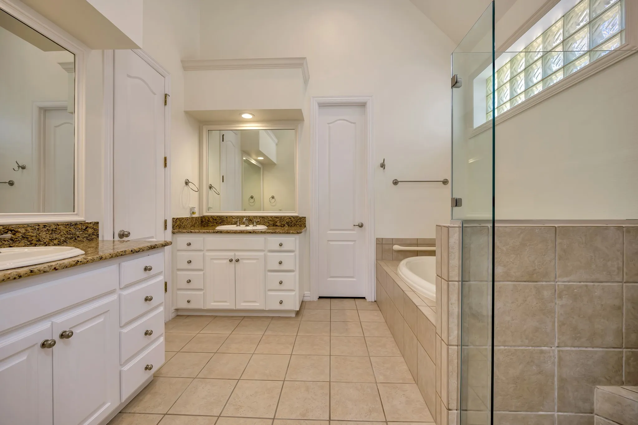 Single Family Residence For Sale in Tarrant County , 221 Versailles Lane, Keller, Texas 76248, 3 Bedroom, 3 Bathroom, 2 Garage spaces, 2,757 Sqft, built in 2002, mls#21338957, Real Estate Agent in Keller, Homes For Sale in Tarrant county, Homes For Sale in Keller, Realtor in Keller Texas, Real Estate Brokerage Independent Realty Texas, Luminita Cordes Realtor