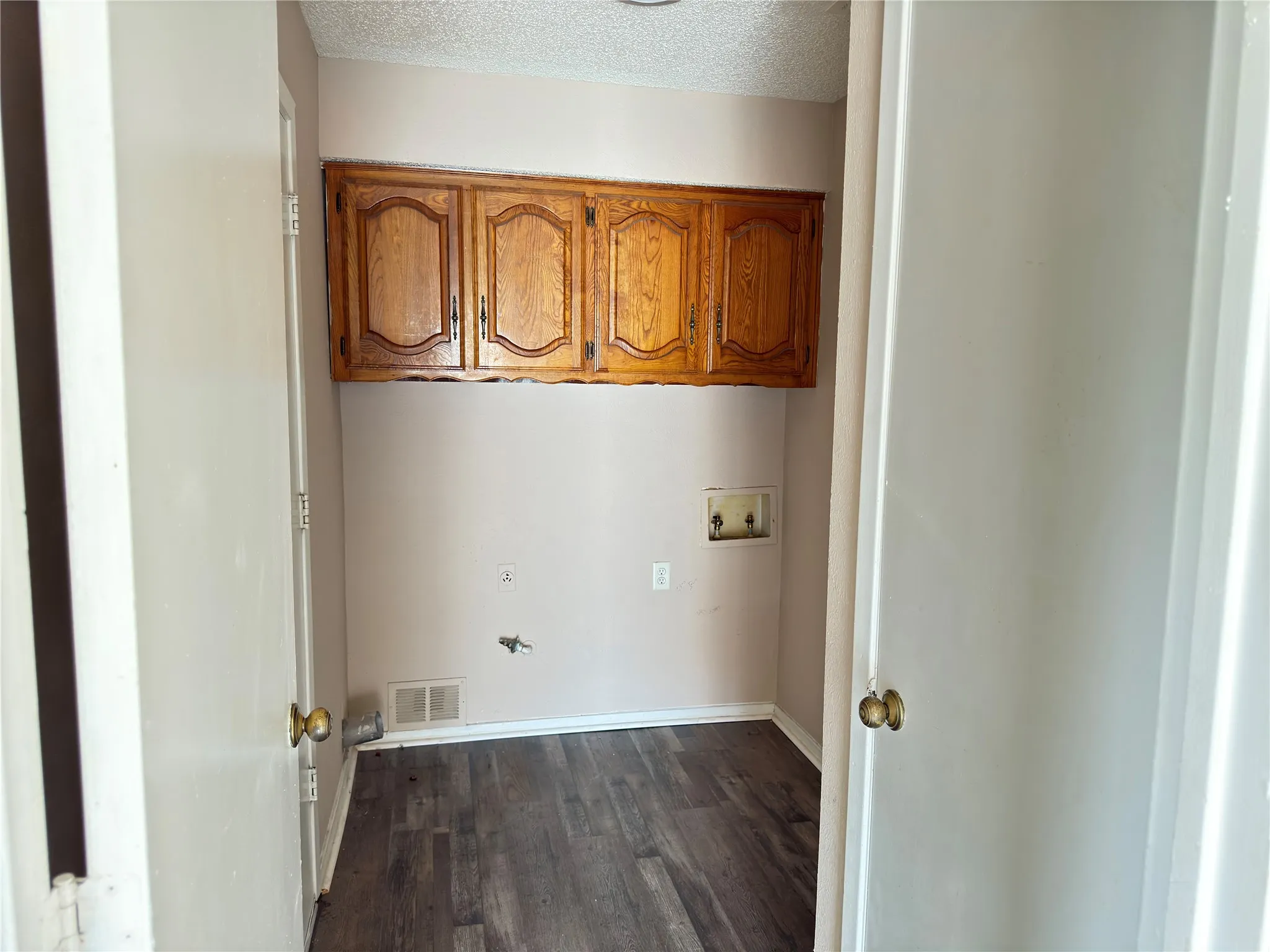 Duplex For Rent in Dallas County , 1444 Pinnacle Peak Drive, De Soto, Texas 75115, 3 Bedroom, 2 Bathroom, 2 Garage spaces, 3,336 Sqft, built in 1979, mls#21340419, Real Estate Agent in De Soto, Homes For Rent in Dallas county, Homes For Rent in De Soto, Realtor in De Soto Texas, Real Estate Brokerage Independent Realty Texas, Luminita Cordes Realtor