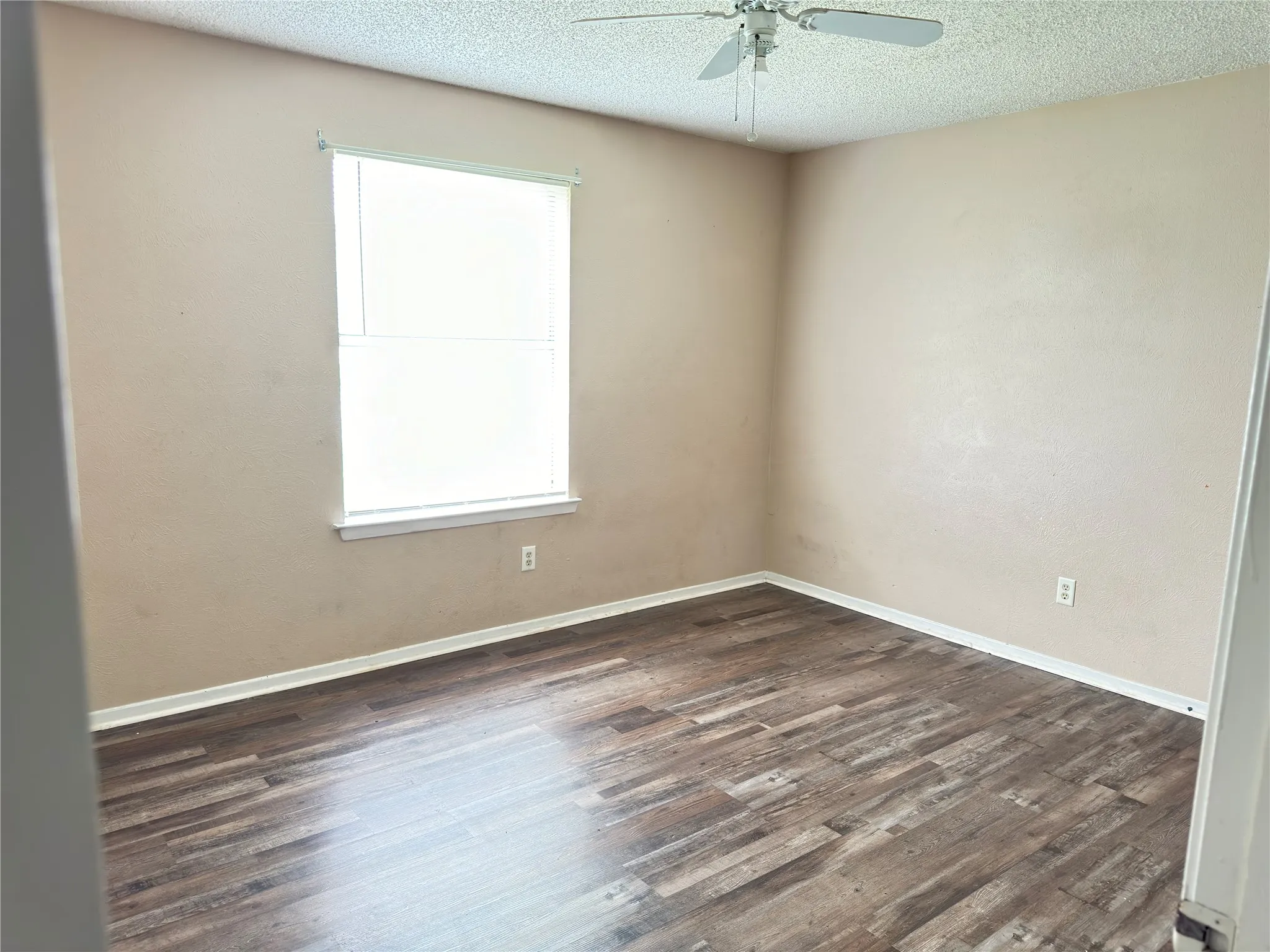 Duplex For Rent in Dallas County , 1444 Pinnacle Peak Drive, De Soto, Texas 75115, 3 Bedroom, 2 Bathroom, 2 Garage spaces, 3,336 Sqft, built in 1979, mls#21340419, Real Estate Agent in De Soto, Homes For Rent in Dallas county, Homes For Rent in De Soto, Realtor in De Soto Texas, Real Estate Brokerage Independent Realty Texas, Luminita Cordes Realtor