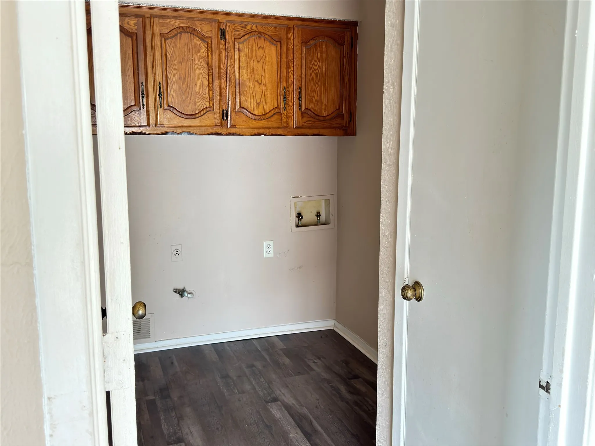 Duplex For Rent in Dallas County , 1444 Pinnacle Peak Drive, De Soto, Texas 75115, 3 Bedroom, 2 Bathroom, 2 Garage spaces, 3,336 Sqft, built in 1979, mls#21340419, Real Estate Agent in De Soto, Homes For Rent in Dallas county, Homes For Rent in De Soto, Realtor in De Soto Texas, Real Estate Brokerage Independent Realty Texas, Luminita Cordes Realtor