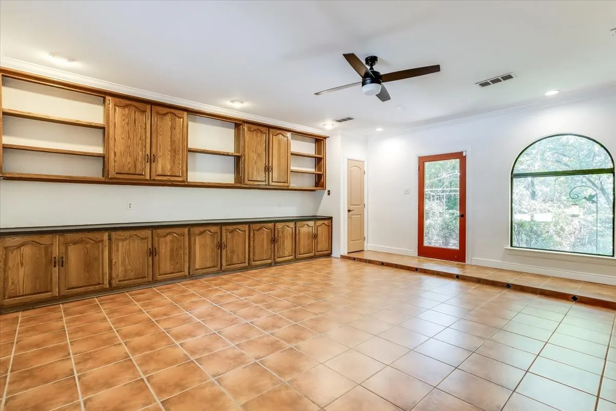 Single Family Residence For Sale in Denton County , 2105 Emerson Lane, Denton, Texas 76209, 3 Bedroom, 3 Bathroom, Garage spaces, 1,753 Sqft, built in 2008, mls#21329441, Real Estate Agent in Denton, Homes For Sale in Denton county, Homes For Sale in Denton, Realtor in Denton Texas, Real Estate Brokerage Independent Realty Texas, Luminita Cordes Realtor