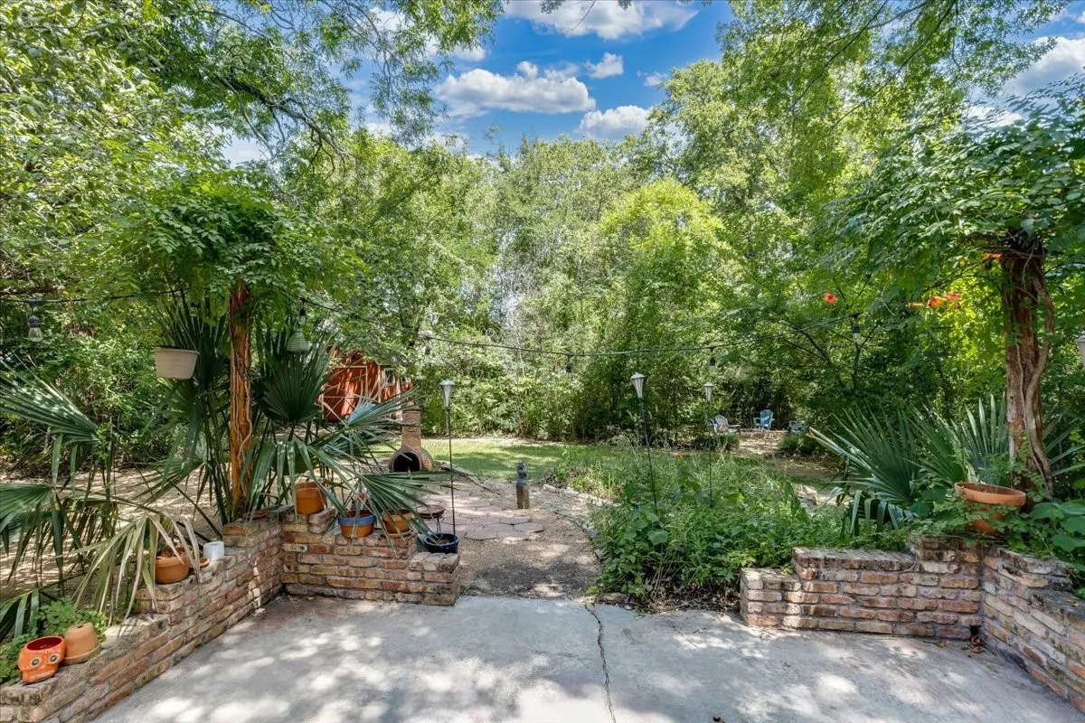 Single Family Residence For Sale in Denton County , 2105 Emerson Lane, Denton, Texas 76209, 3 Bedroom, 3 Bathroom, Garage spaces, 1,753 Sqft, built in 2008, mls#21329441, Real Estate Agent in Denton, Homes For Sale in Denton county, Homes For Sale in Denton, Realtor in Denton Texas, Real Estate Brokerage Independent Realty Texas, Luminita Cordes Realtor