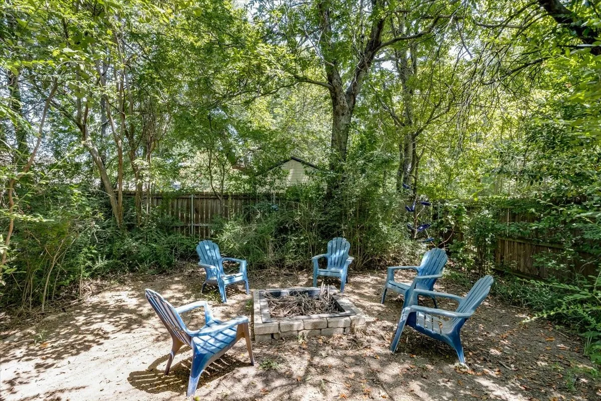 Single Family Residence For Sale in Denton County , 2105 Emerson Lane, Denton, Texas 76209, 3 Bedroom, 3 Bathroom, Garage spaces, 1,753 Sqft, built in 2008, mls#21329441, Real Estate Agent in Denton, Homes For Sale in Denton county, Homes For Sale in Denton, Realtor in Denton Texas, Real Estate Brokerage Independent Realty Texas, Luminita Cordes Realtor