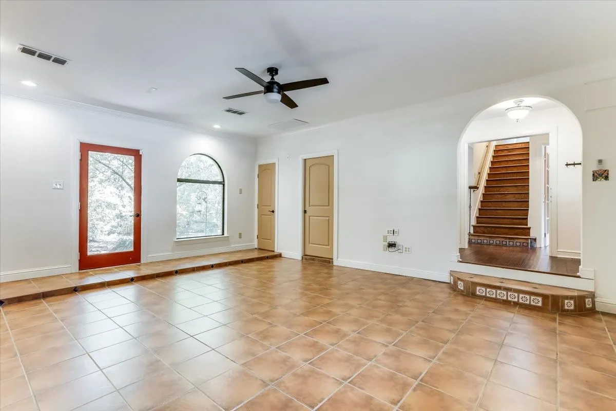 Single Family Residence For Sale in Denton County , 2105 Emerson Lane, Denton, Texas 76209, 3 Bedroom, 3 Bathroom, Garage spaces, 1,753 Sqft, built in 2008, mls#21329441, Real Estate Agent in Denton, Homes For Sale in Denton county, Homes For Sale in Denton, Realtor in Denton Texas, Real Estate Brokerage Independent Realty Texas, Luminita Cordes Realtor