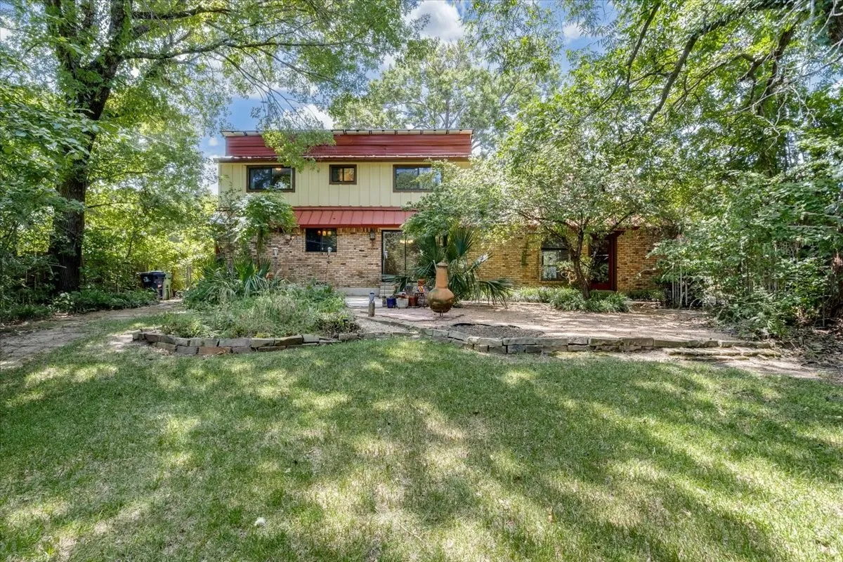 Single Family Residence For Sale in Denton County , 2105 Emerson Lane, Denton, Texas 76209, 3 Bedroom, 3 Bathroom, Garage spaces, 1,753 Sqft, built in 2008, mls#21329441, Real Estate Agent in Denton, Homes For Sale in Denton county, Homes For Sale in Denton, Realtor in Denton Texas, Real Estate Brokerage Independent Realty Texas, Luminita Cordes Realtor