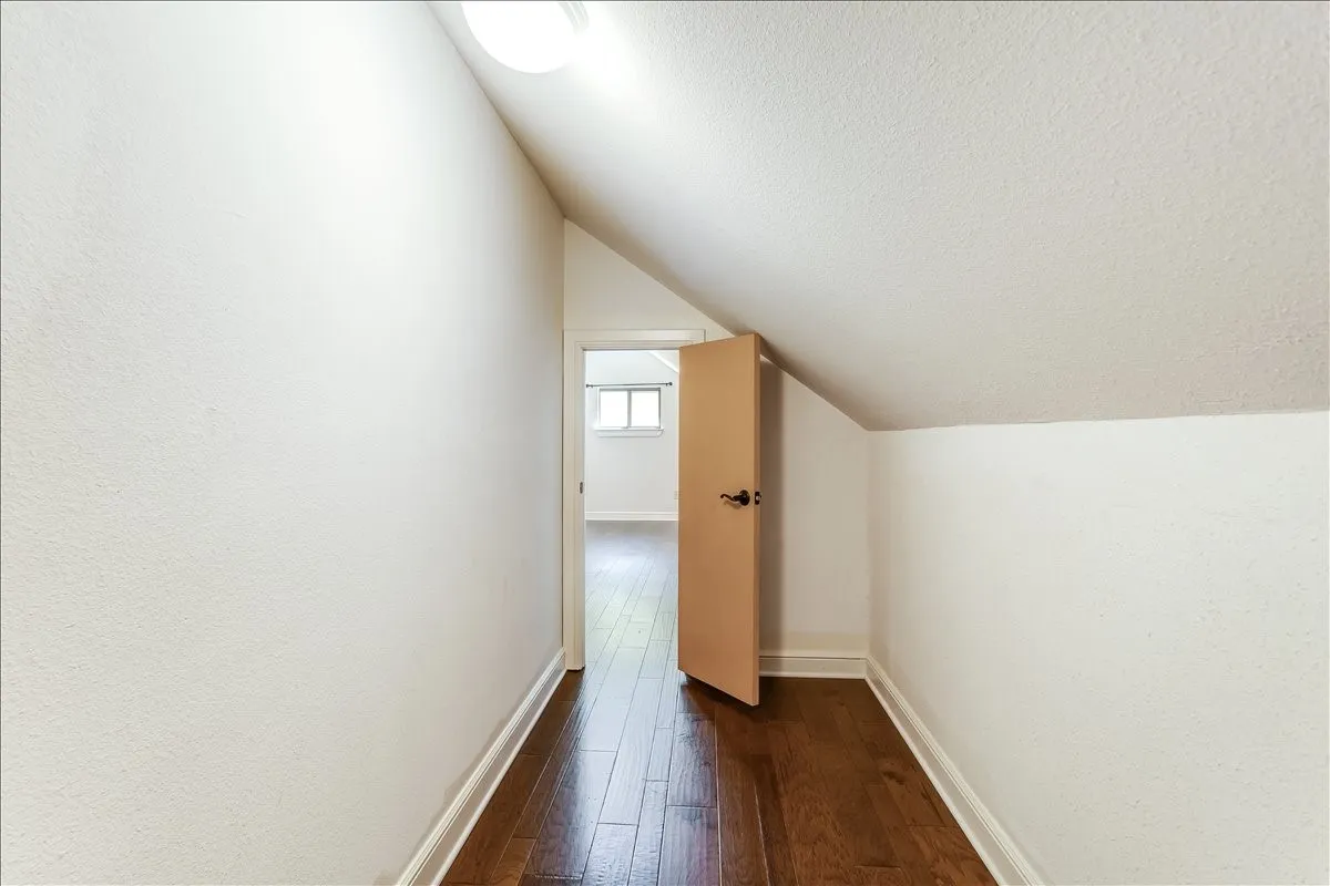Single Family Residence For Sale in Denton County , 2105 Emerson Lane, Denton, Texas 76209, 3 Bedroom, 3 Bathroom, Garage spaces, 1,753 Sqft, built in 2008, mls#21329441, Real Estate Agent in Denton, Homes For Sale in Denton county, Homes For Sale in Denton, Realtor in Denton Texas, Real Estate Brokerage Independent Realty Texas, Luminita Cordes Realtor