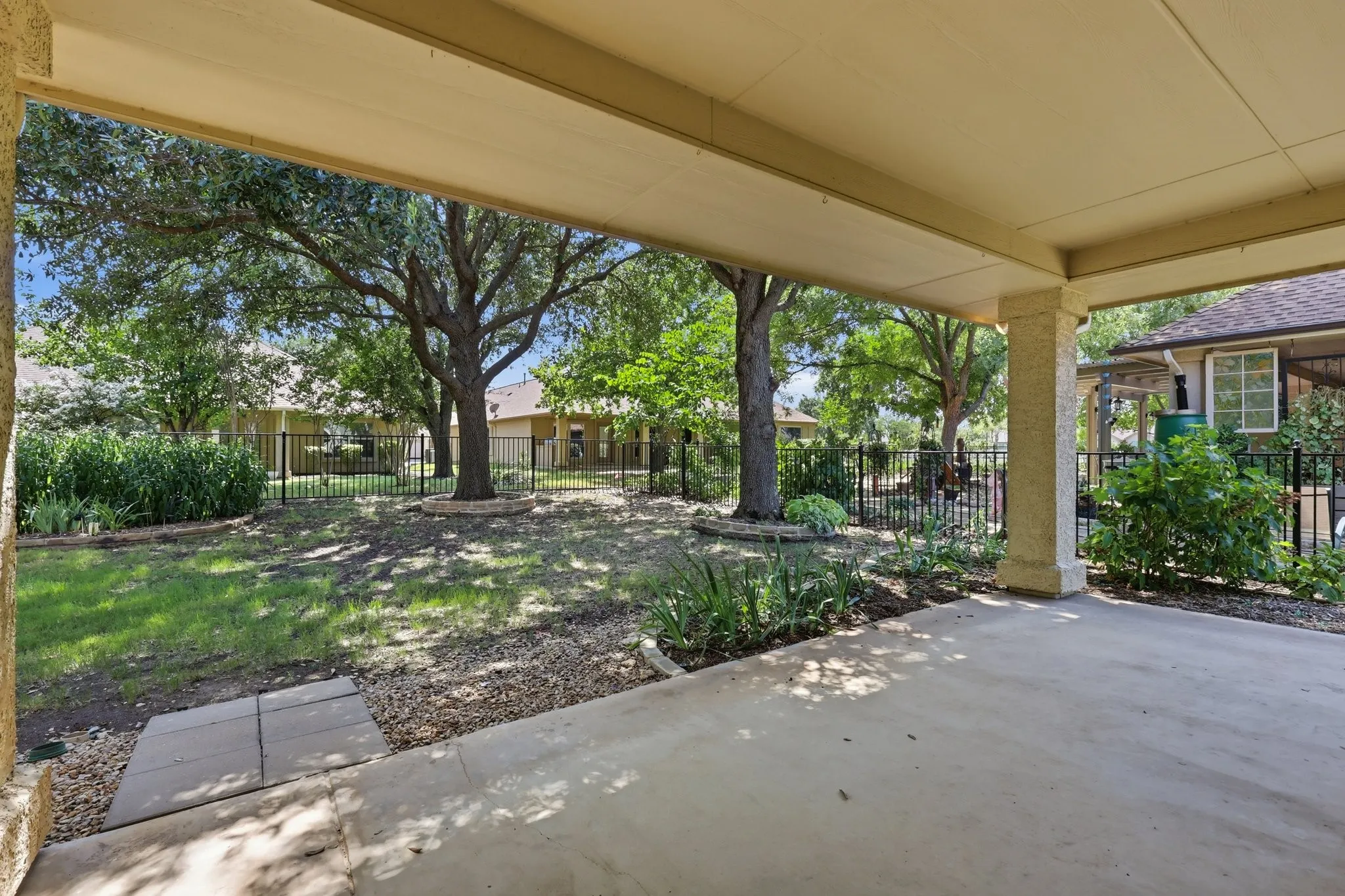 Single Family Residence For Sale in Denton County , 10509 Cascade Drive, Denton, Texas 76207, 2 Bedroom, 2 Bathroom, 2 Garage spaces, 1,959 Sqft, built in 2006, mls#21337590, Real Estate Agent in Denton, Homes For Sale in Denton county, Homes For Sale in Denton, Realtor in Denton Texas, Real Estate Brokerage Independent Realty Texas, Luminita Cordes Realtor