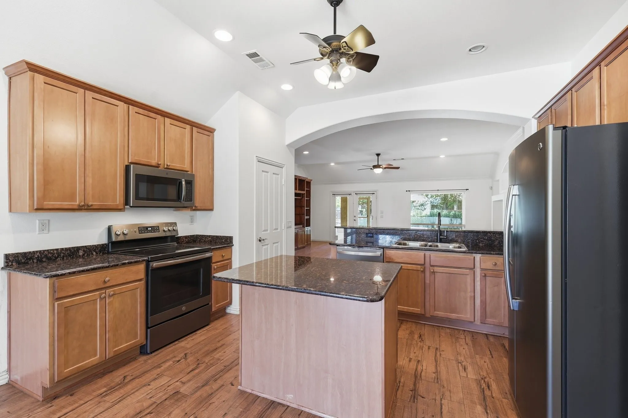 Single Family Residence For Sale in Denton County , 10509 Cascade Drive, Denton, Texas 76207, 2 Bedroom, 2 Bathroom, 2 Garage spaces, 1,959 Sqft, built in 2006, mls#21337590, Real Estate Agent in Denton, Homes For Sale in Denton county, Homes For Sale in Denton, Realtor in Denton Texas, Real Estate Brokerage Independent Realty Texas, Luminita Cordes Realtor