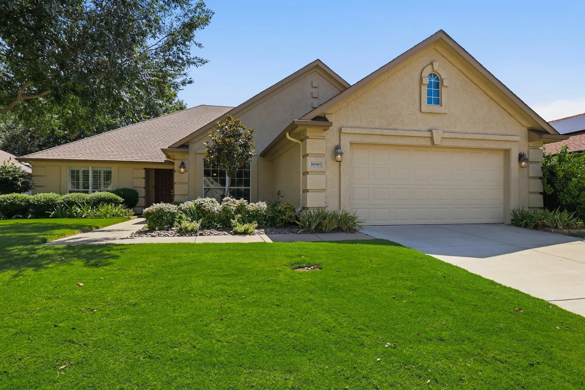 Single Family Residence For Sale in Denton County , 10509 Cascade Drive, Denton, Texas 76207, 2 Bedroom, 2 Bathroom, 2 Garage spaces, 1,959 Sqft, built in 2006, mls#21337590, Real Estate Agent in Denton, Homes For Sale in Denton county, Homes For Sale in Denton, Realtor in Denton Texas, Real Estate Brokerage Independent Realty Texas, Luminita Cordes Realtor
