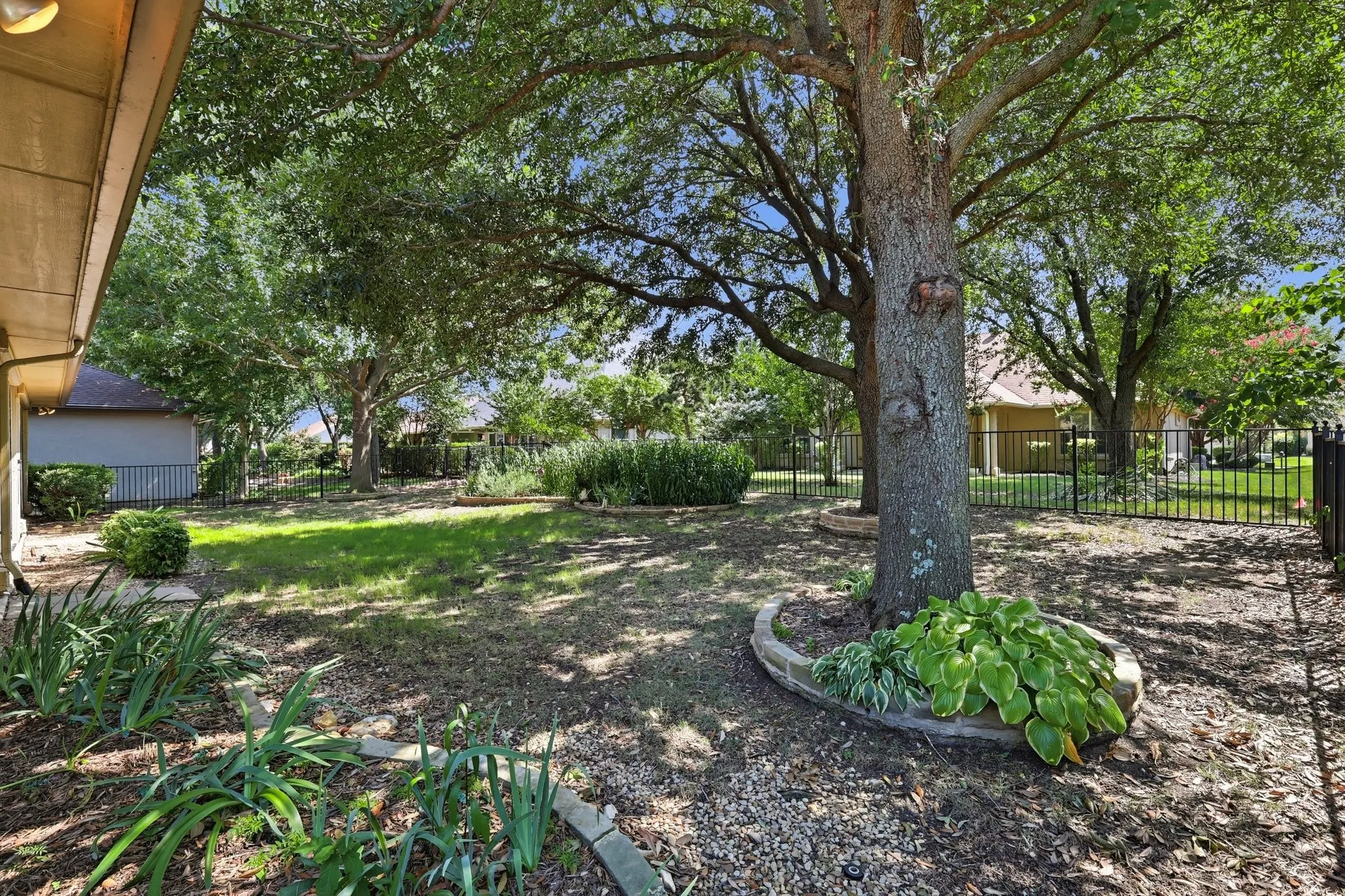 Single Family Residence For Sale in Denton County , 10509 Cascade Drive, Denton, Texas 76207, 2 Bedroom, 2 Bathroom, 2 Garage spaces, 1,959 Sqft, built in 2006, mls#21337590, Real Estate Agent in Denton, Homes For Sale in Denton county, Homes For Sale in Denton, Realtor in Denton Texas, Real Estate Brokerage Independent Realty Texas, Luminita Cordes Realtor