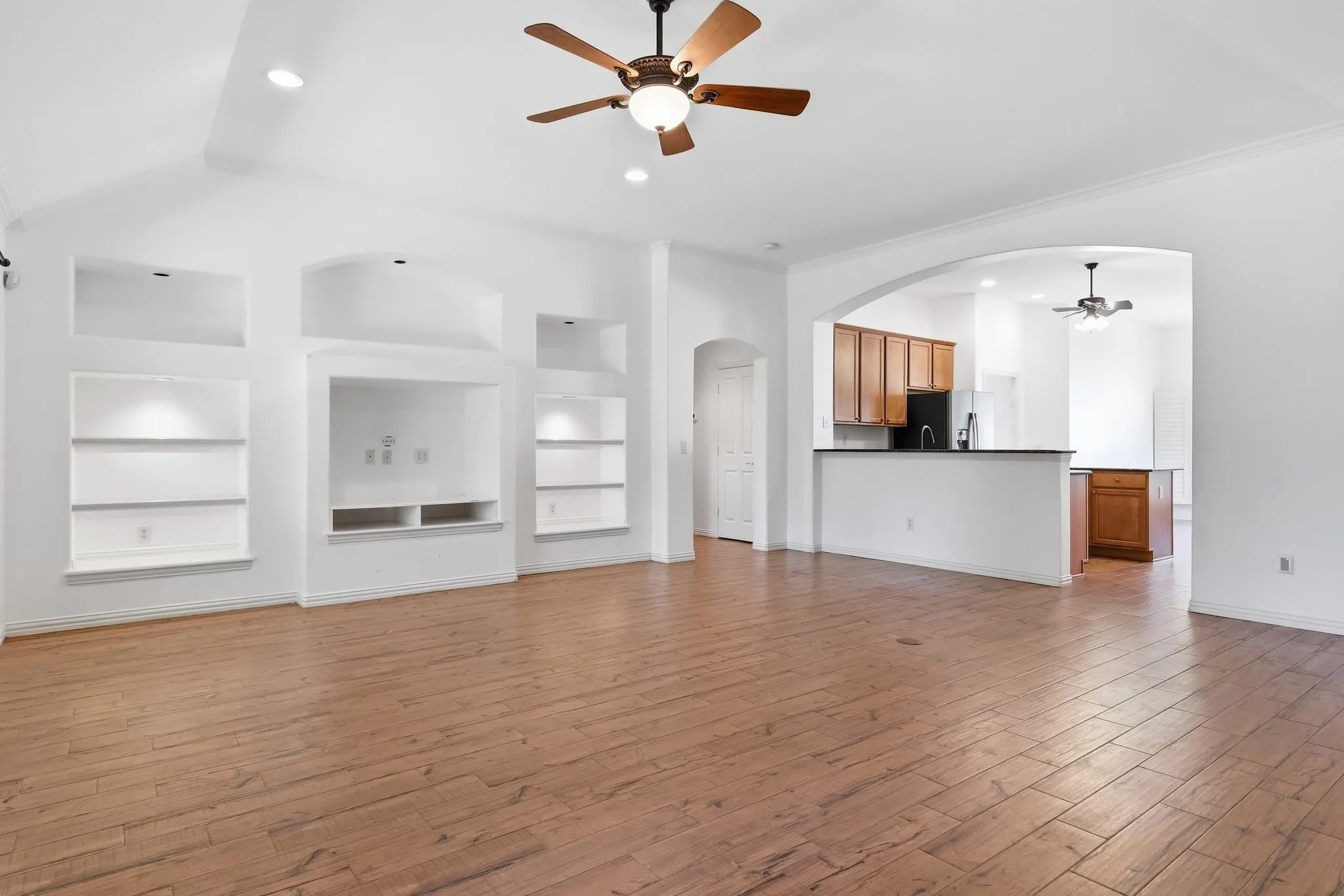 Single Family Residence For Sale in Denton County , 10509 Cascade Drive, Denton, Texas 76207, 2 Bedroom, 2 Bathroom, 2 Garage spaces, 1,959 Sqft, built in 2006, mls#21337590, Real Estate Agent in Denton, Homes For Sale in Denton county, Homes For Sale in Denton, Realtor in Denton Texas, Real Estate Brokerage Independent Realty Texas, Luminita Cordes Realtor
