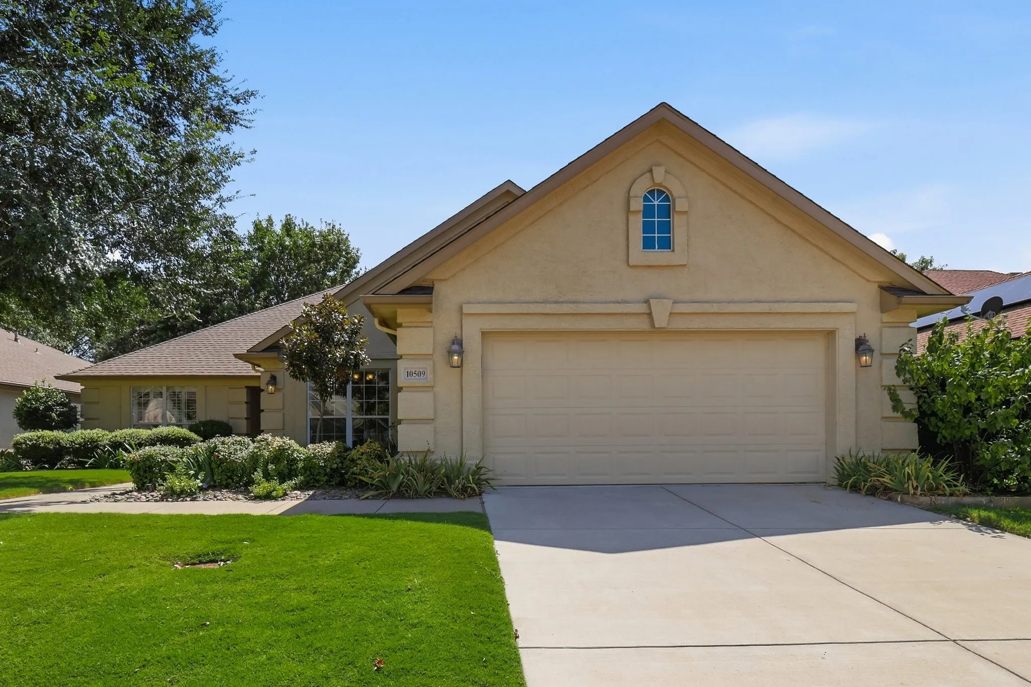 Single Family Residence For Sale in Denton County , 10509 Cascade Drive, Denton, Texas 76207, 2 Bedroom, 2 Bathroom, 2 Garage spaces, 1,959 Sqft, built in 2006, mls#21337590, Real Estate Agent in Denton, Homes For Sale in Denton county, Homes For Sale in Denton, Realtor in Denton Texas, Real Estate Brokerage Independent Realty Texas, Luminita Cordes Realtor