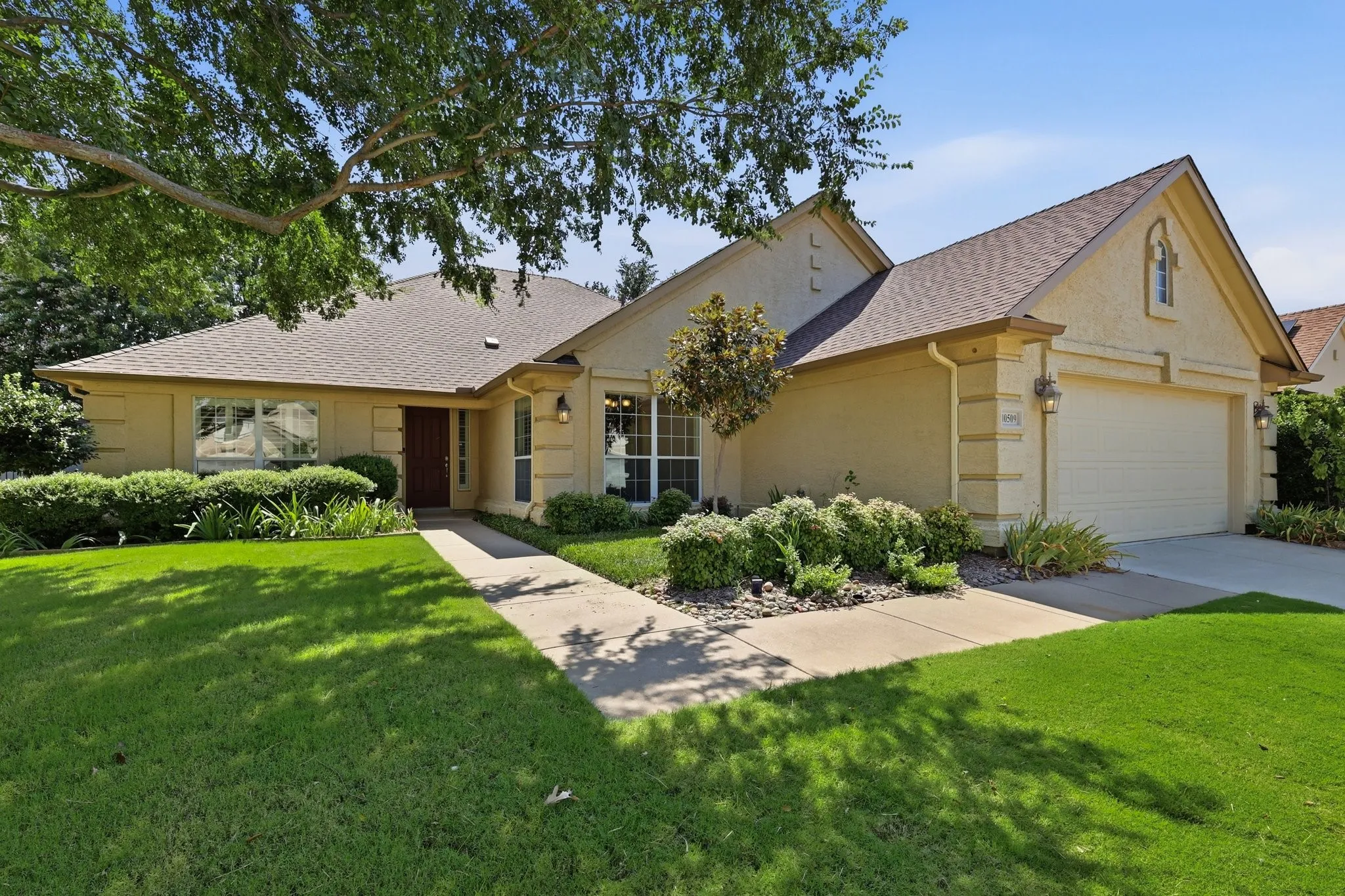 Single Family Residence For Sale in Denton County , 10509 Cascade Drive, Denton, Texas 76207, 2 Bedroom, 2 Bathroom, 2 Garage spaces, 1,959 Sqft, built in 2006, mls#21337590, Real Estate Agent in Denton, Homes For Sale in Denton county, Homes For Sale in Denton, Realtor in Denton Texas, Real Estate Brokerage Independent Realty Texas, Luminita Cordes Realtor