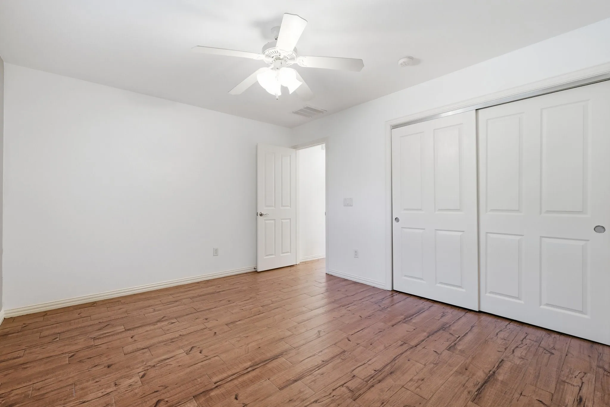 Single Family Residence For Sale in Denton County , 10509 Cascade Drive, Denton, Texas 76207, 2 Bedroom, 2 Bathroom, 2 Garage spaces, 1,959 Sqft, built in 2006, mls#21337590, Real Estate Agent in Denton, Homes For Sale in Denton county, Homes For Sale in Denton, Realtor in Denton Texas, Real Estate Brokerage Independent Realty Texas, Luminita Cordes Realtor